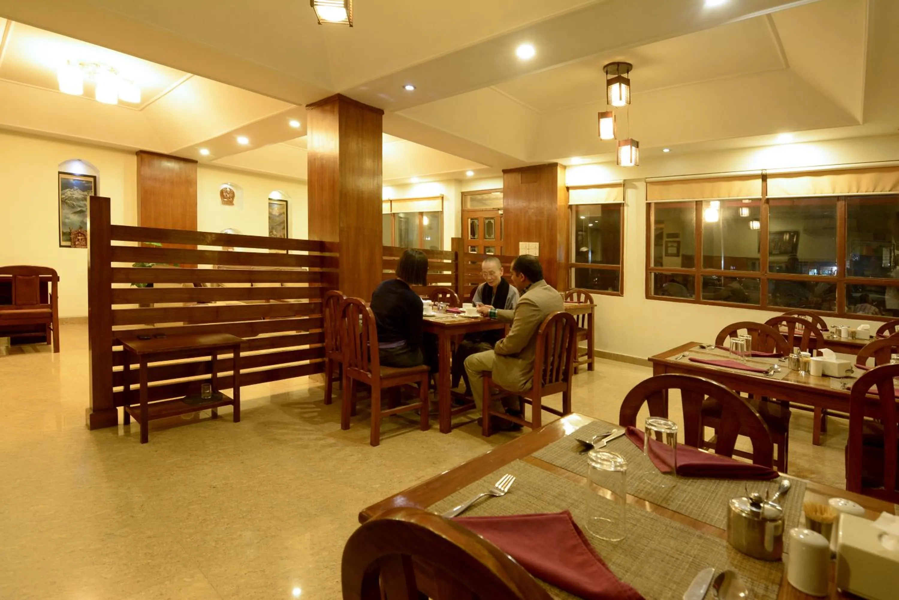 Restaurant/places to eat in Hotel Friends Home