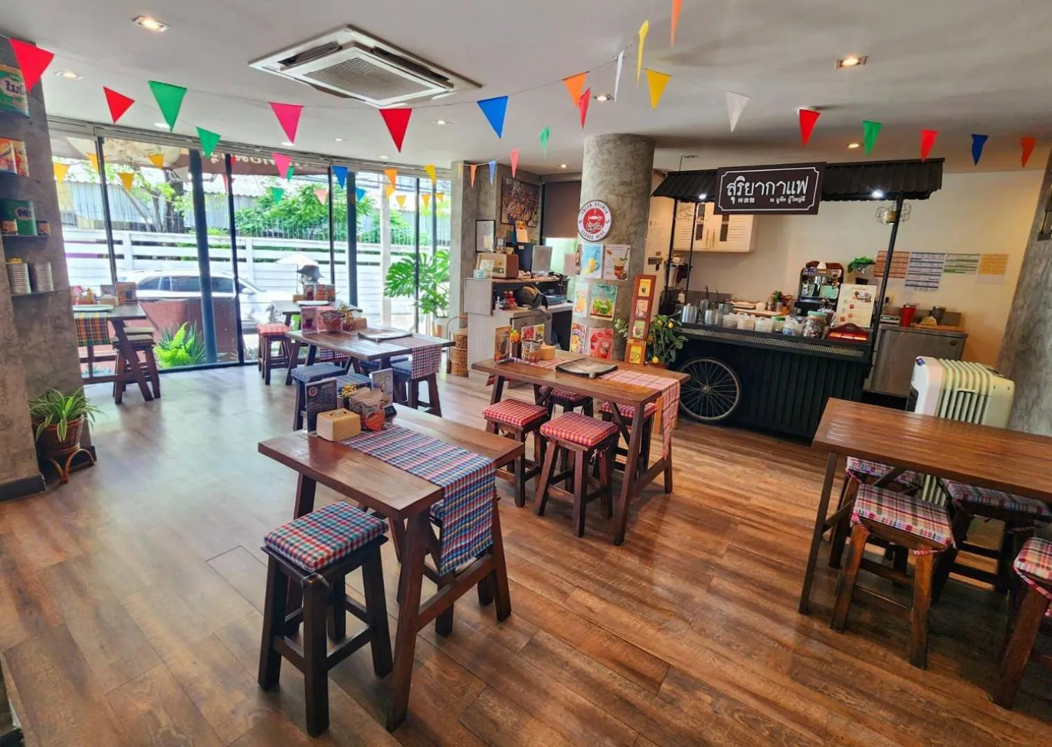 Restaurant/places to eat in Boutique Poo-Yai Lee