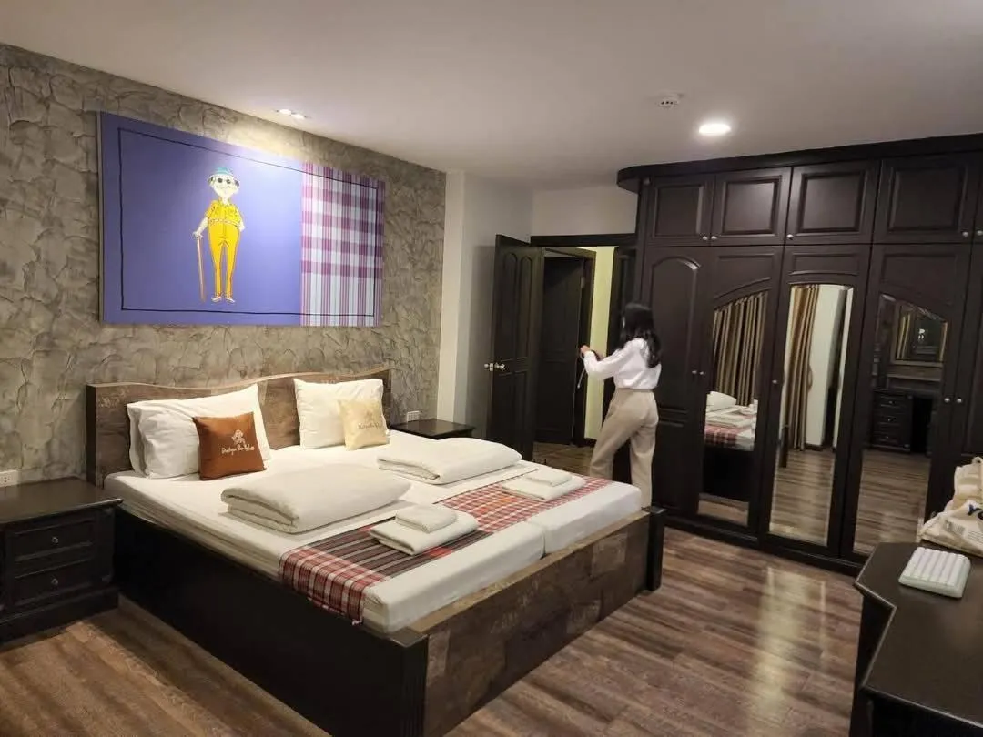 Bed in Boutique Poo-Yai Lee