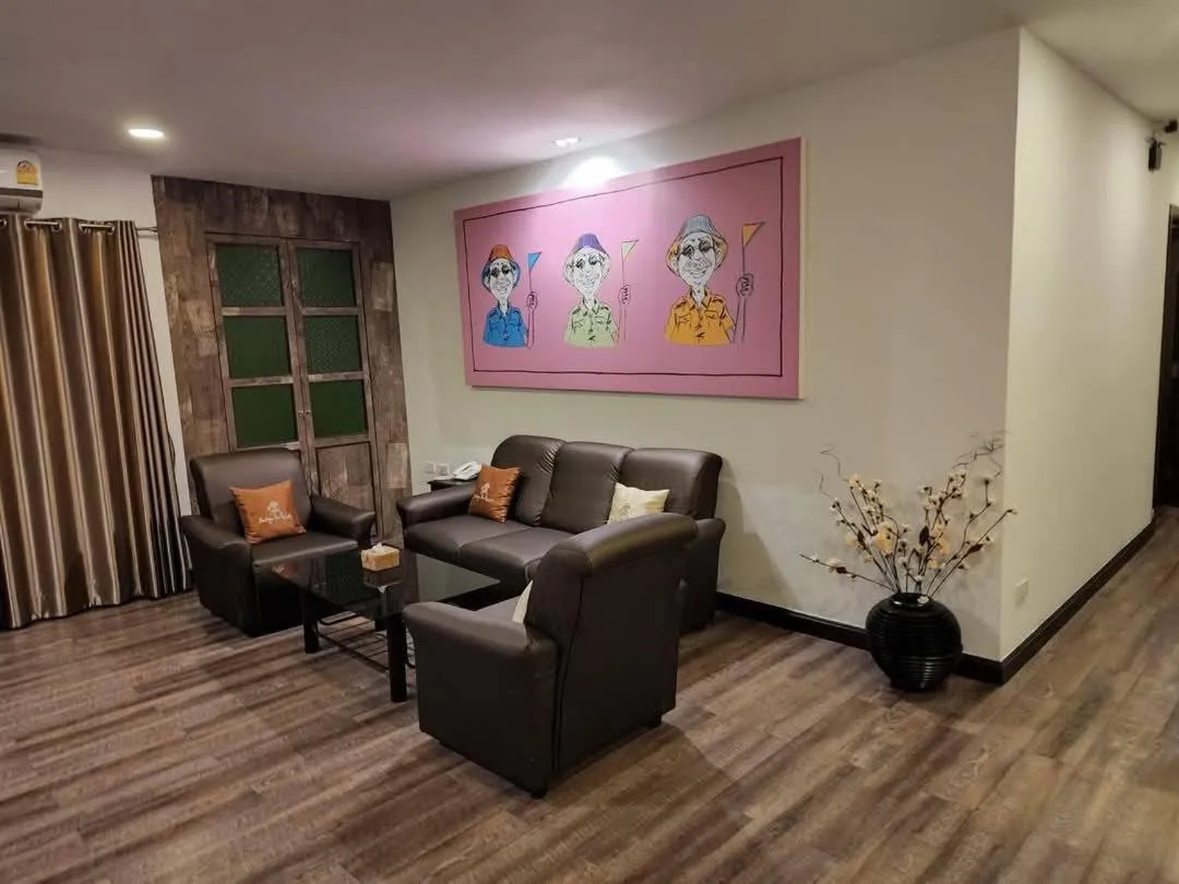 Boutique Poo-Yai Lee