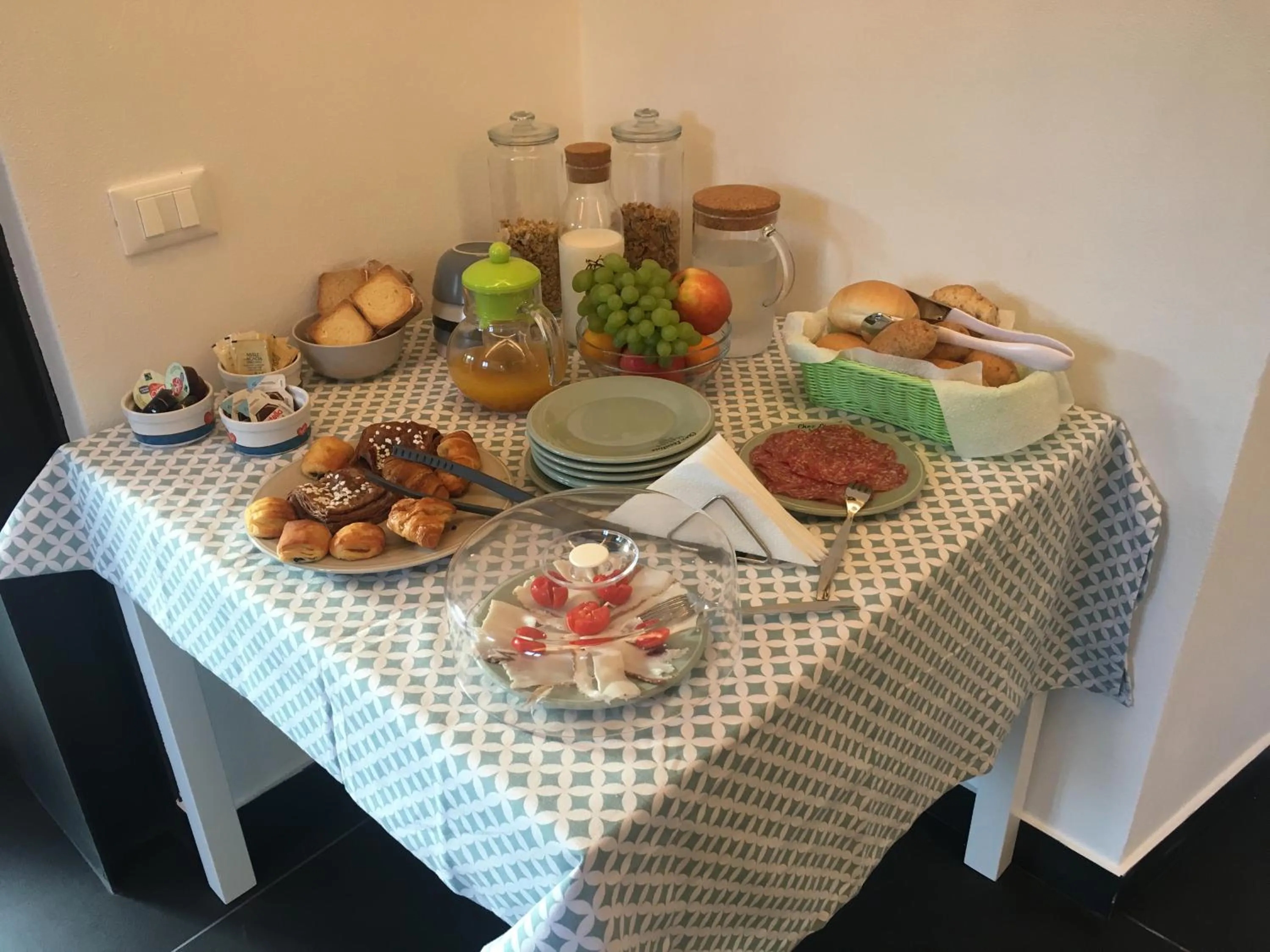 Buffet breakfast in Mikeme