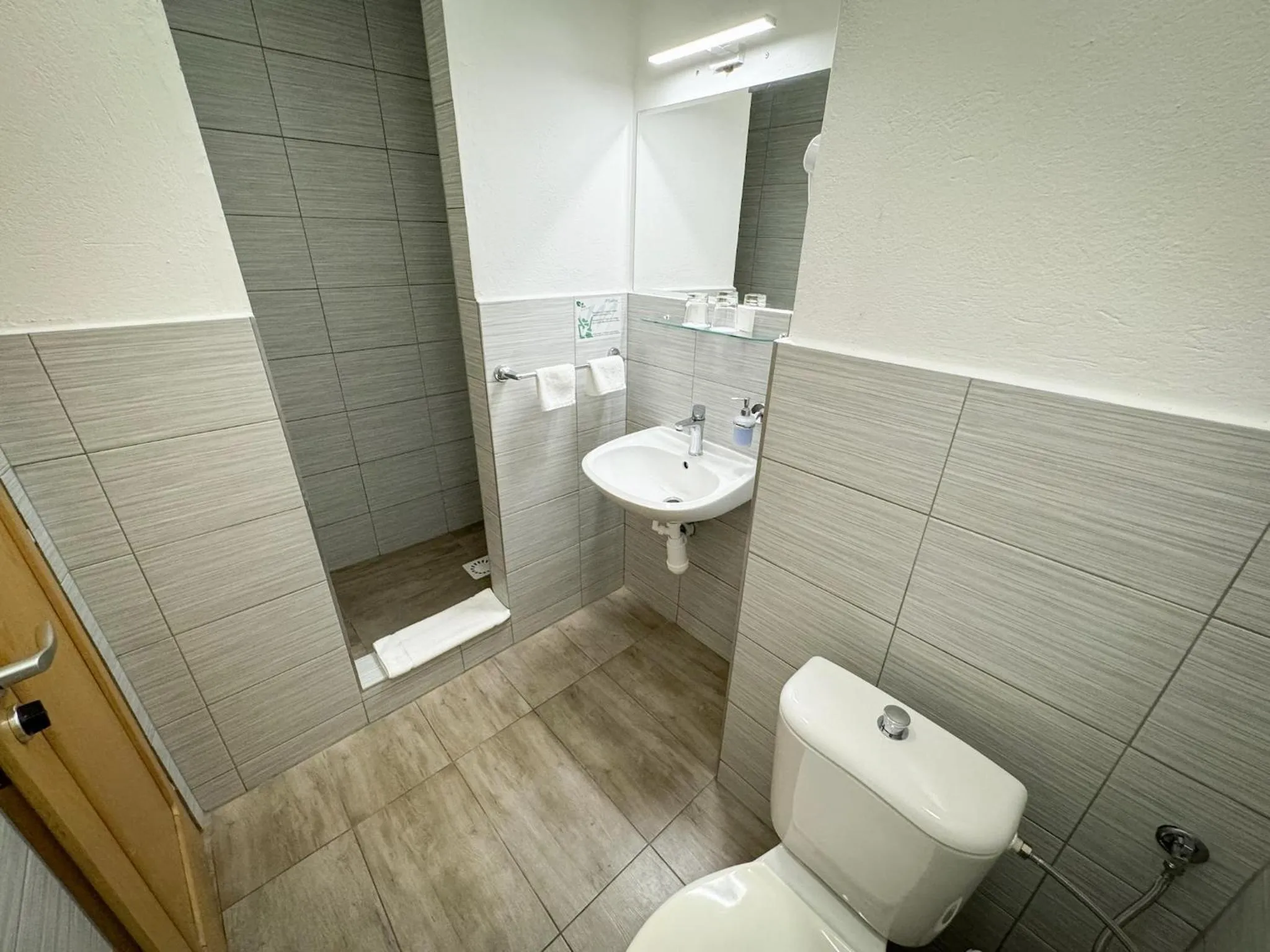 Shower in Hotel Modena