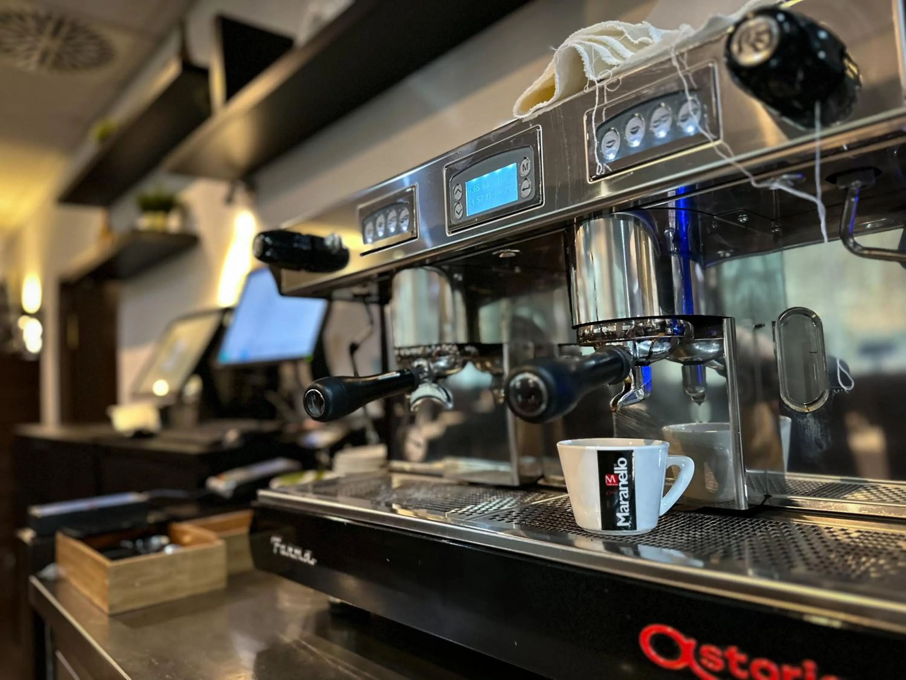 Restaurant/places to eat in Hotel Modena