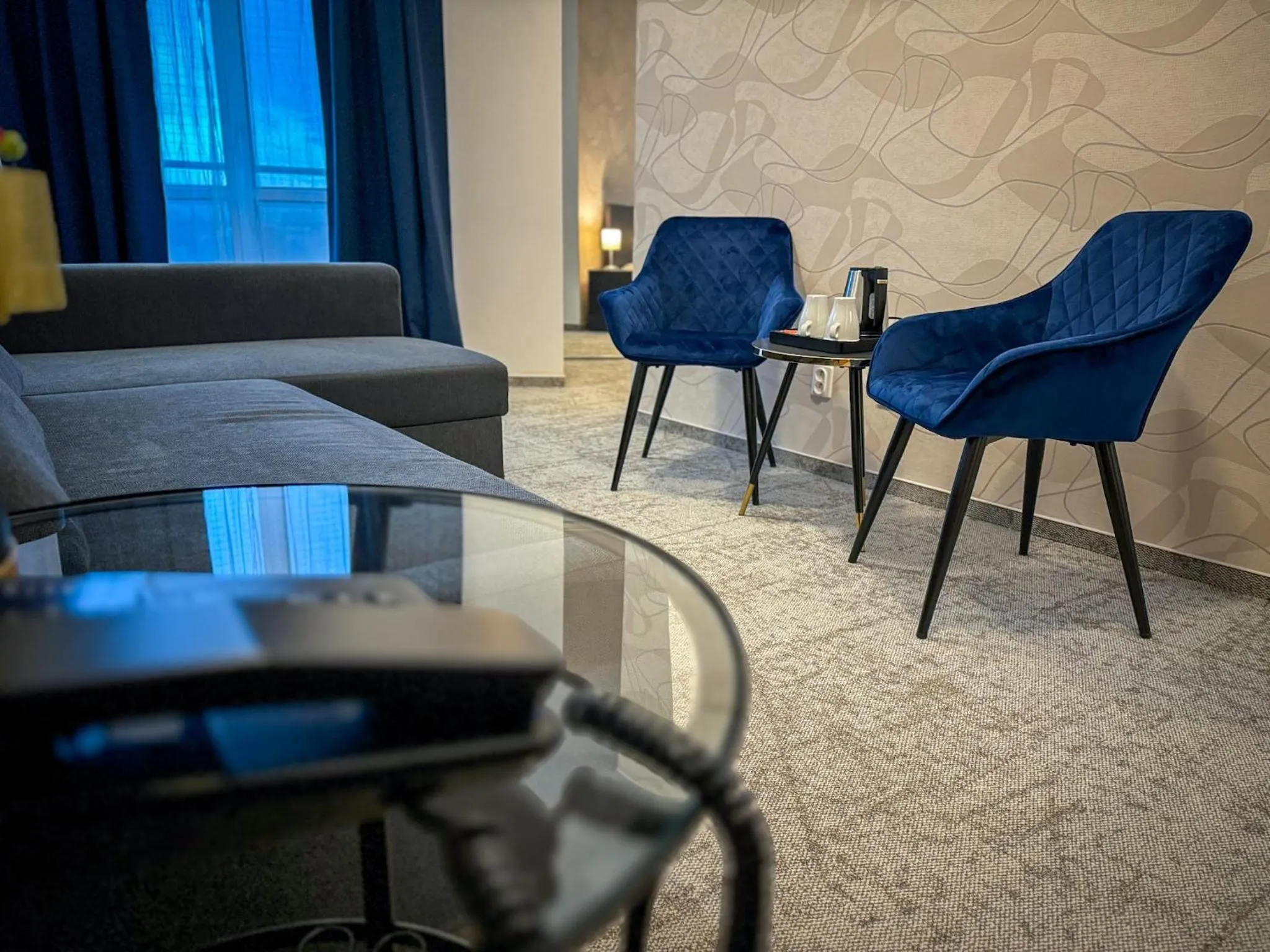 Seating area in Hotel Modena