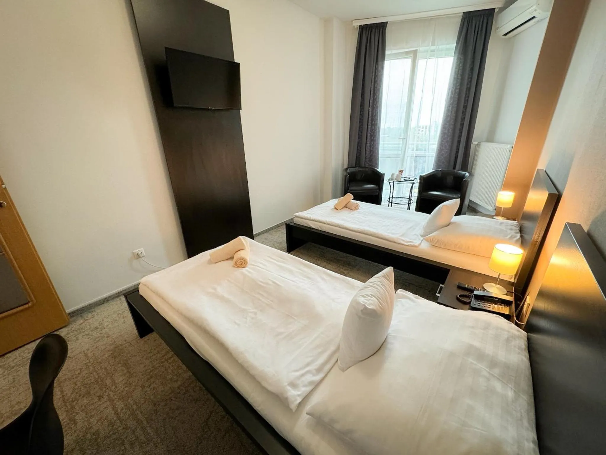 Photo of the whole room, Bed in Hotel Modena