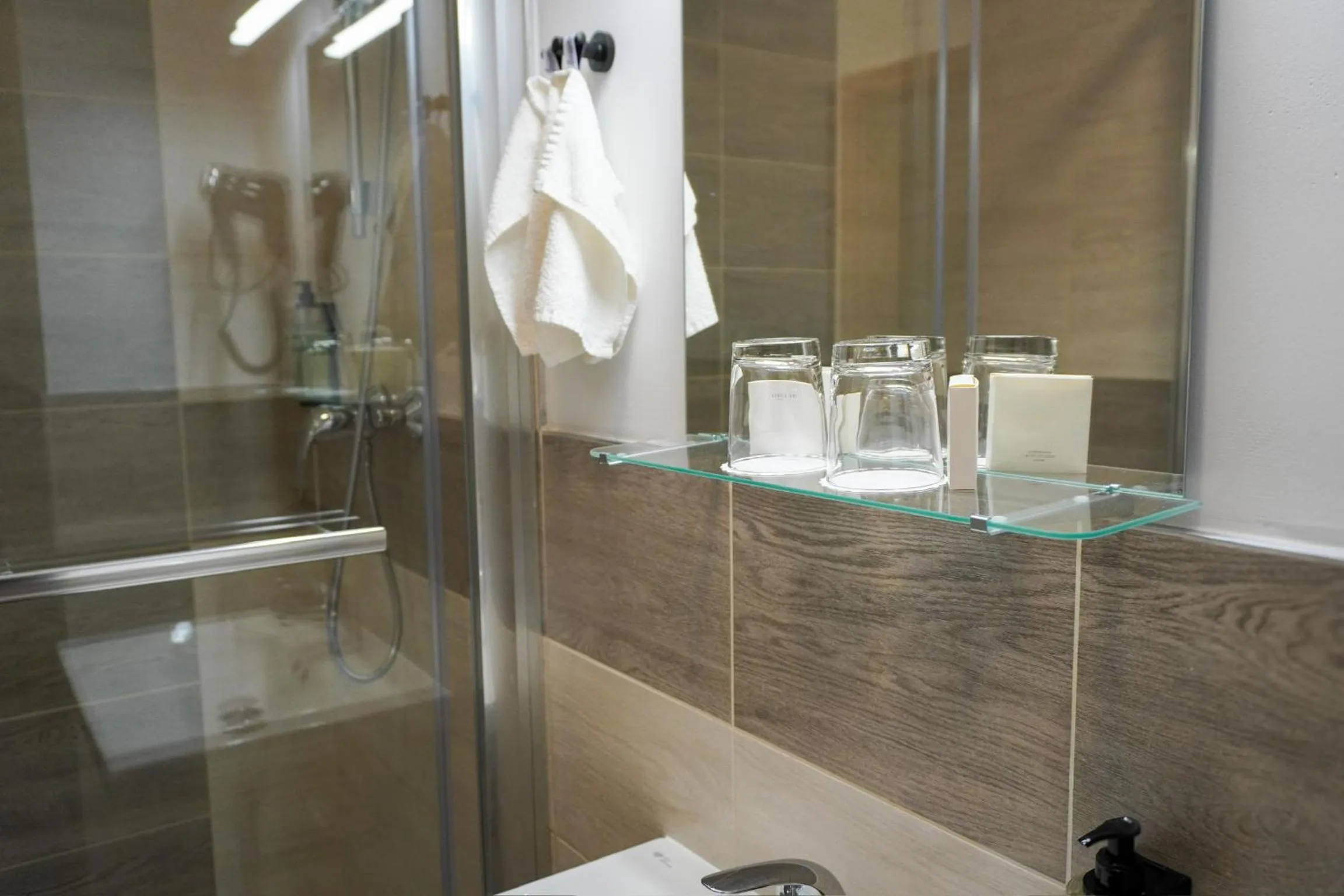 Bathroom in Hotel Modena