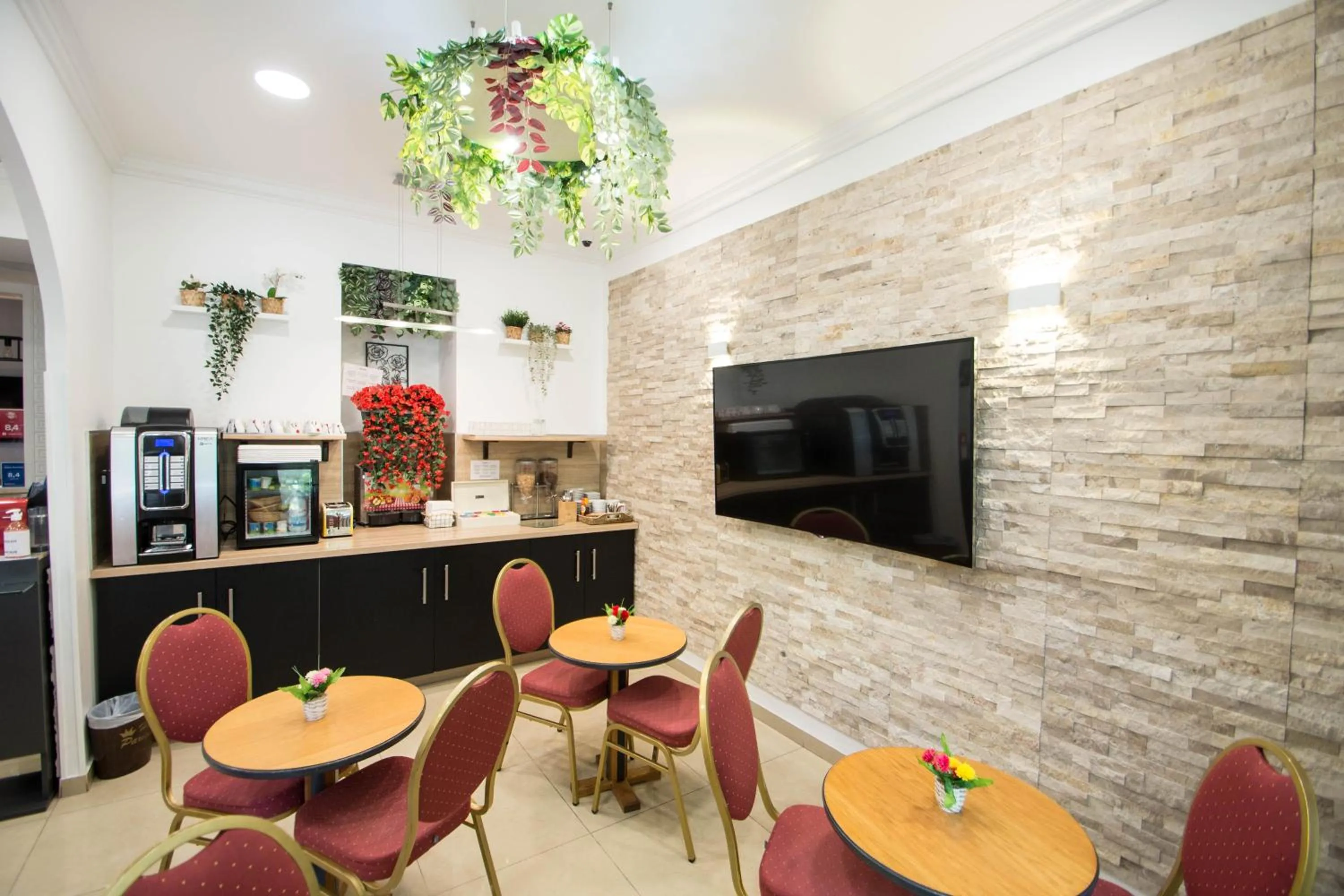 Buffet breakfast in Hôtel Parisien