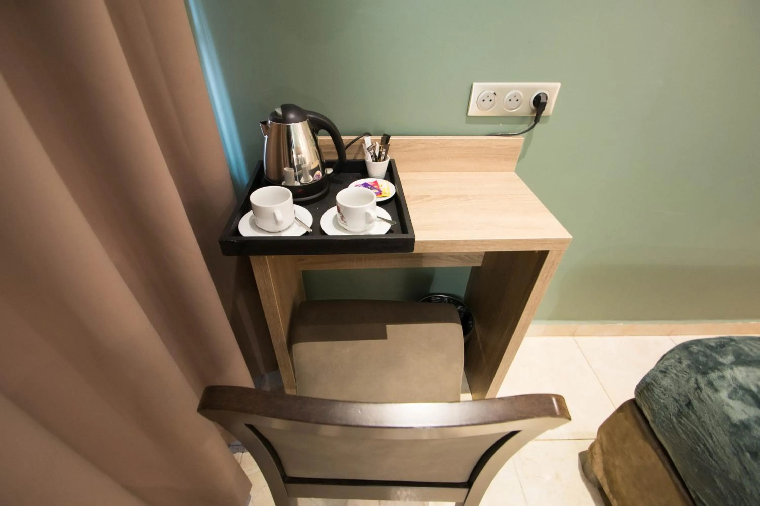Coffee/tea facilities in Hôtel Parisien