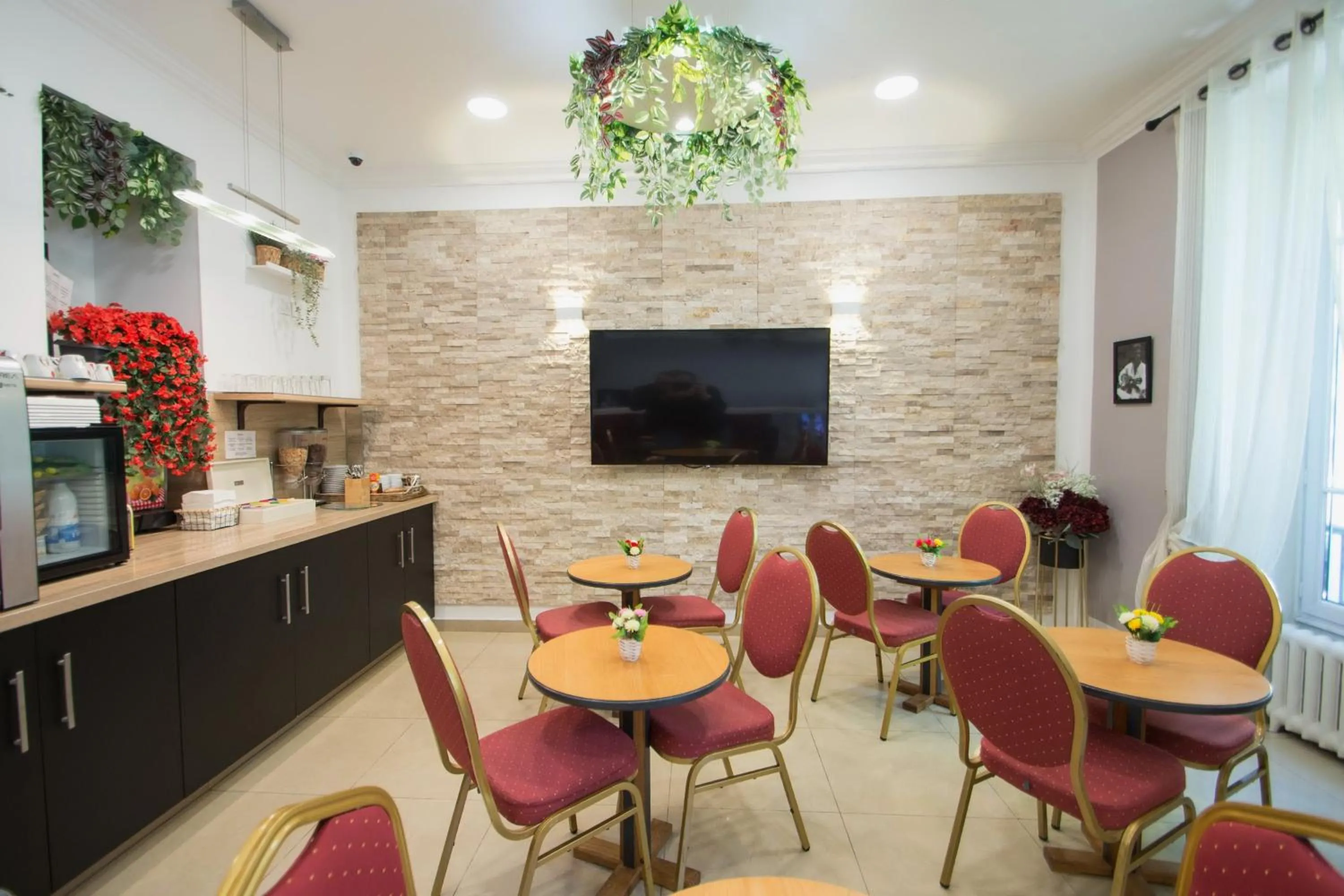 Buffet breakfast in Hôtel Parisien