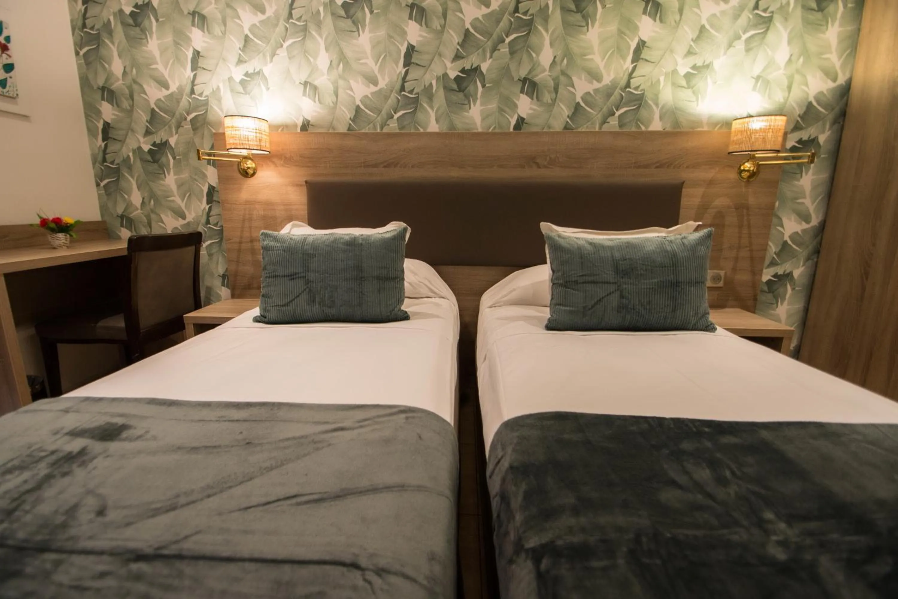 Bed in Hôtel Parisien