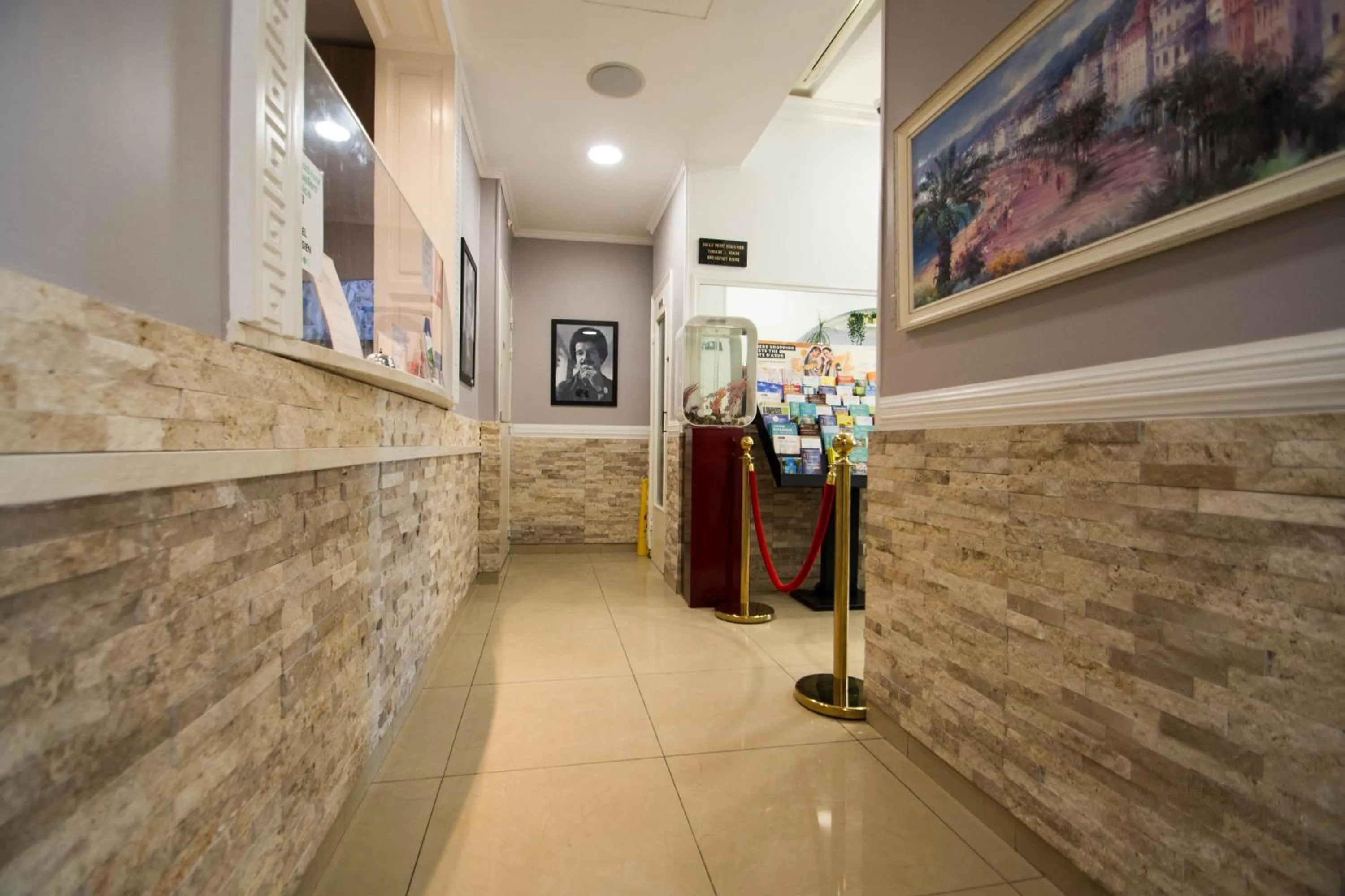 Decorative detail in Hôtel Parisien