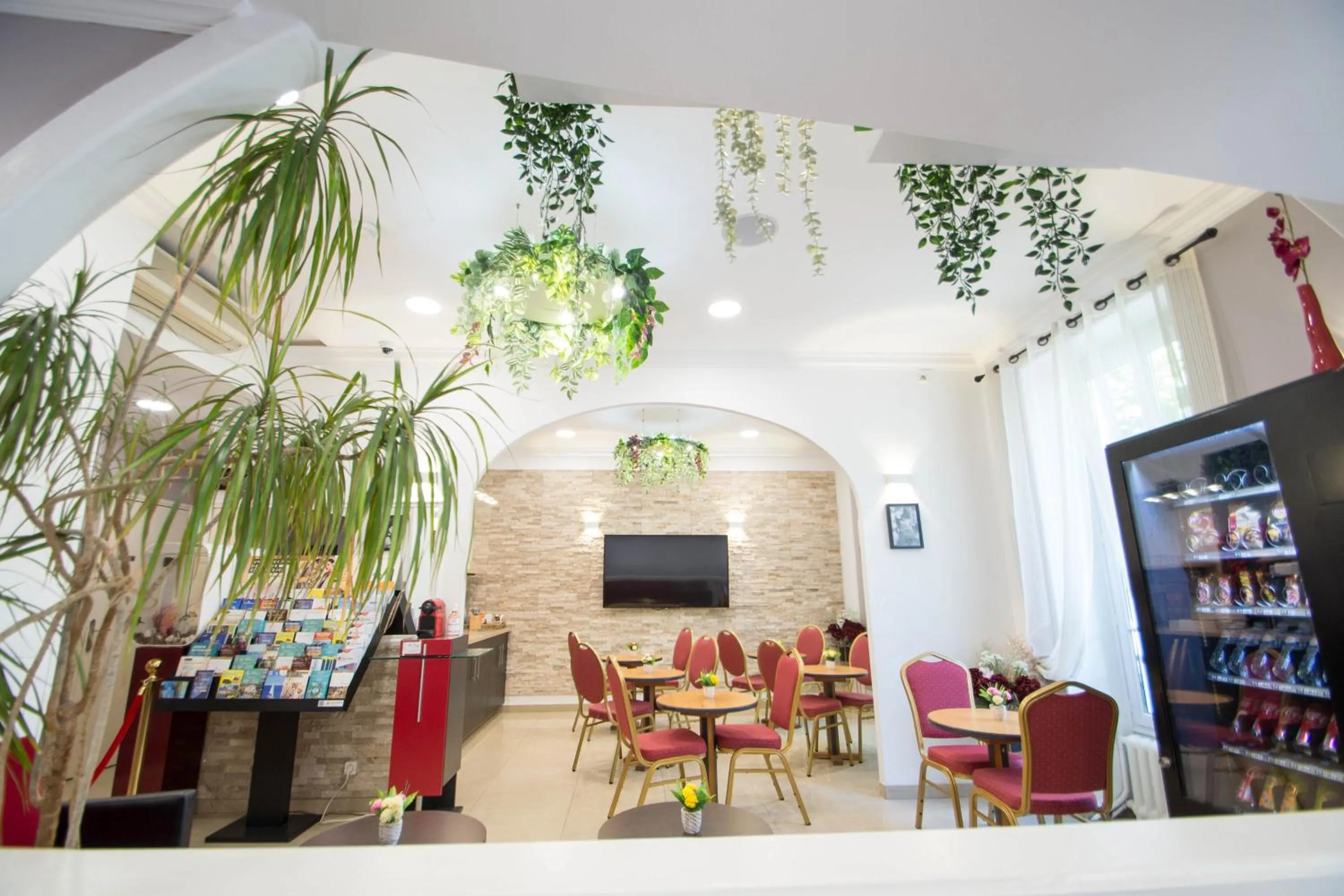 Buffet breakfast in Hôtel Parisien