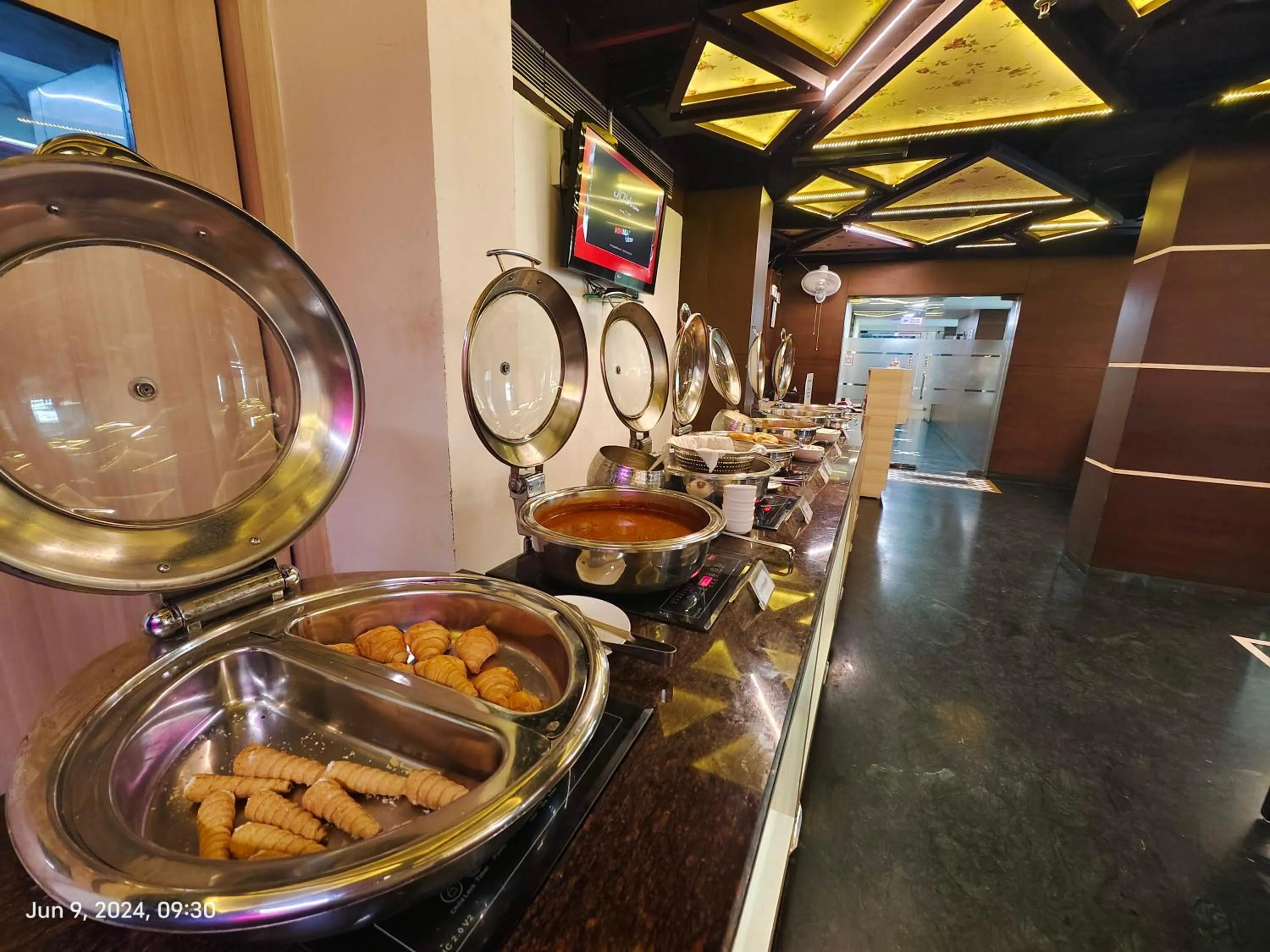 Restaurant/places to eat in The Oasis