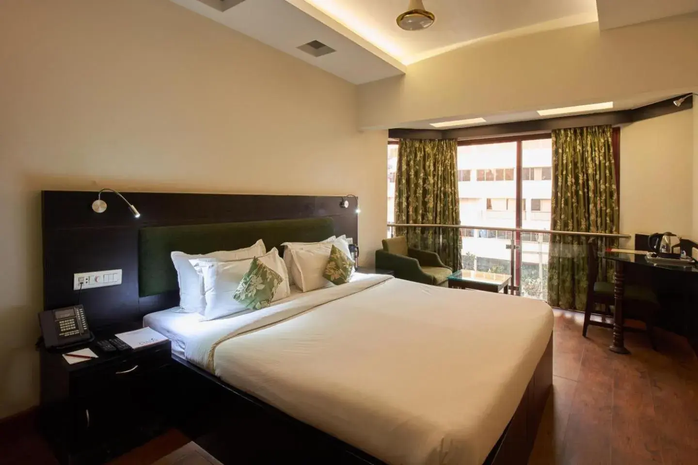 Day, Bed in The Oasis Day, Bed in The Oasis