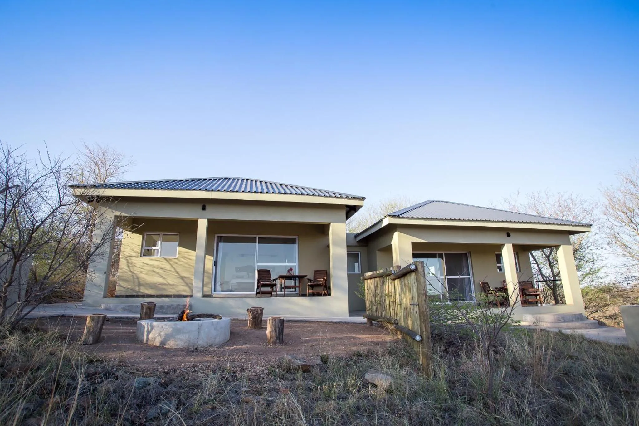 Photo of the whole room in isiLimela Game Lodge