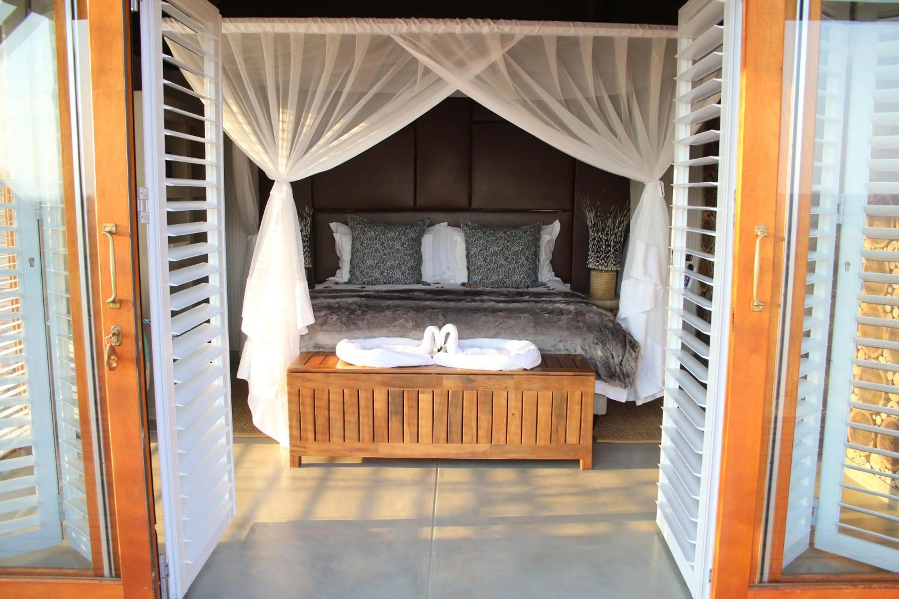 Bedroom, Bed in isiLimela Game Lodge