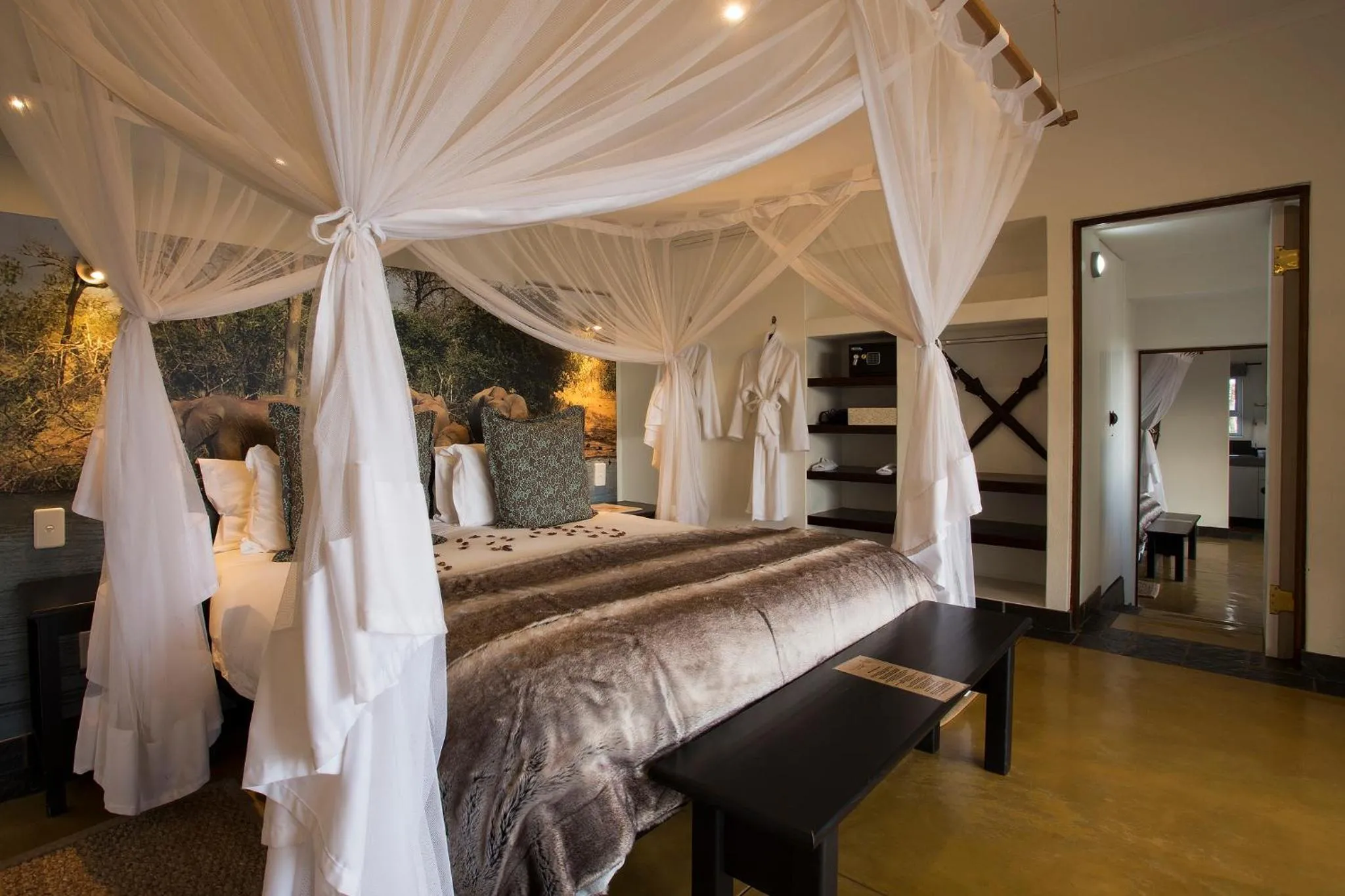 Bedroom, Bed in isiLimela Game Lodge
