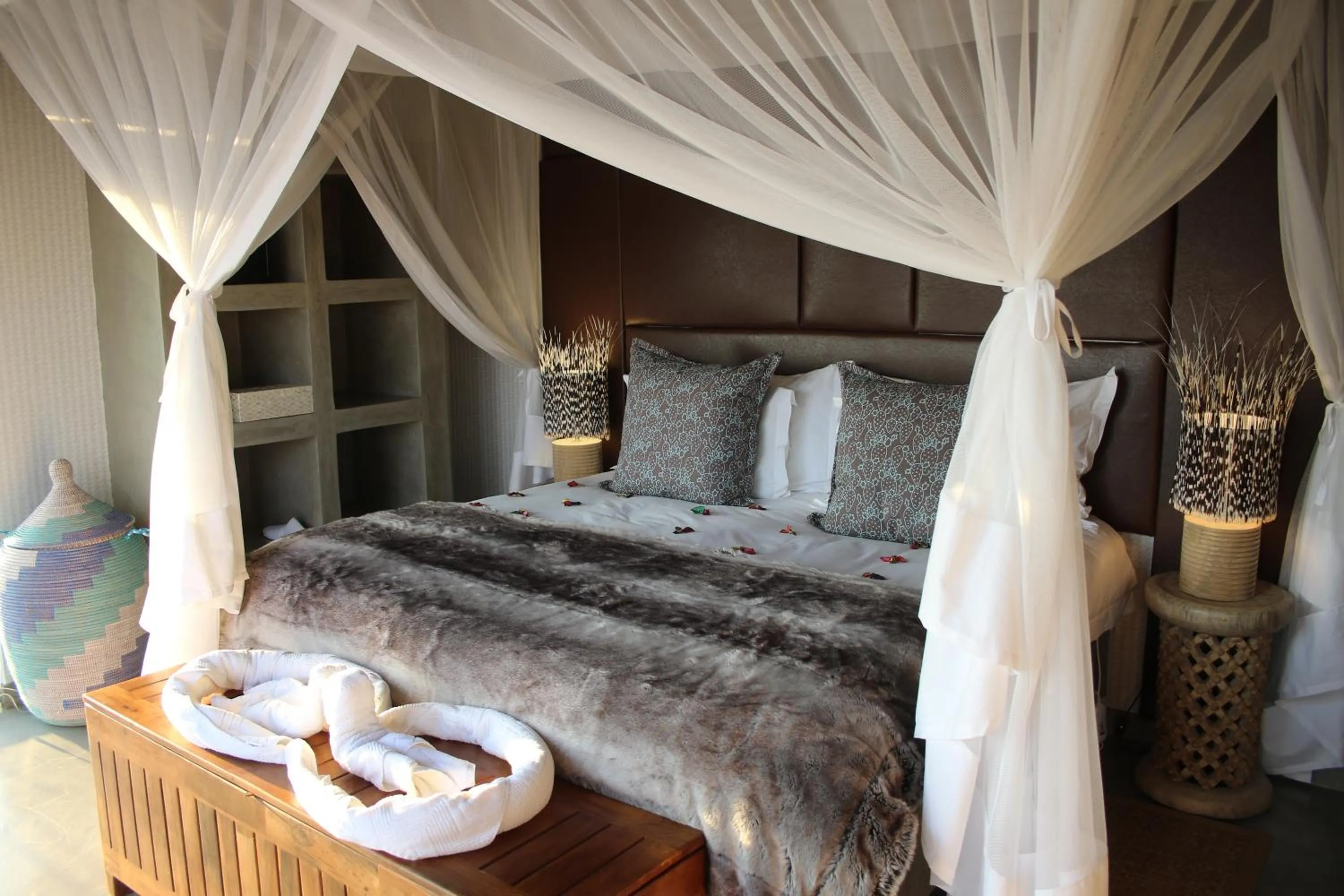 Bed in isiLimela Game Lodge