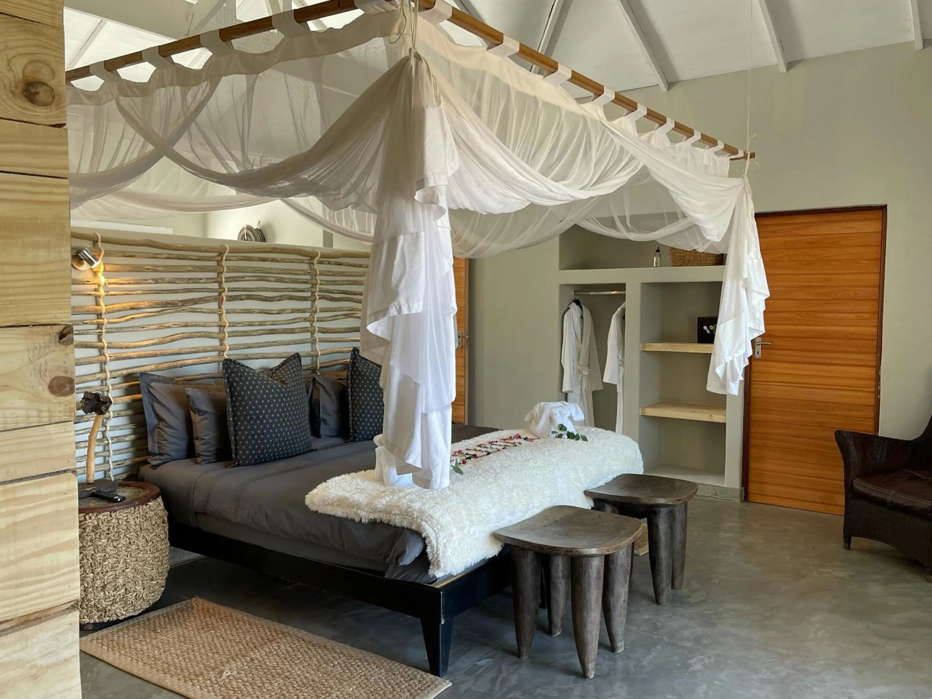 Bed in isiLimela Game Lodge