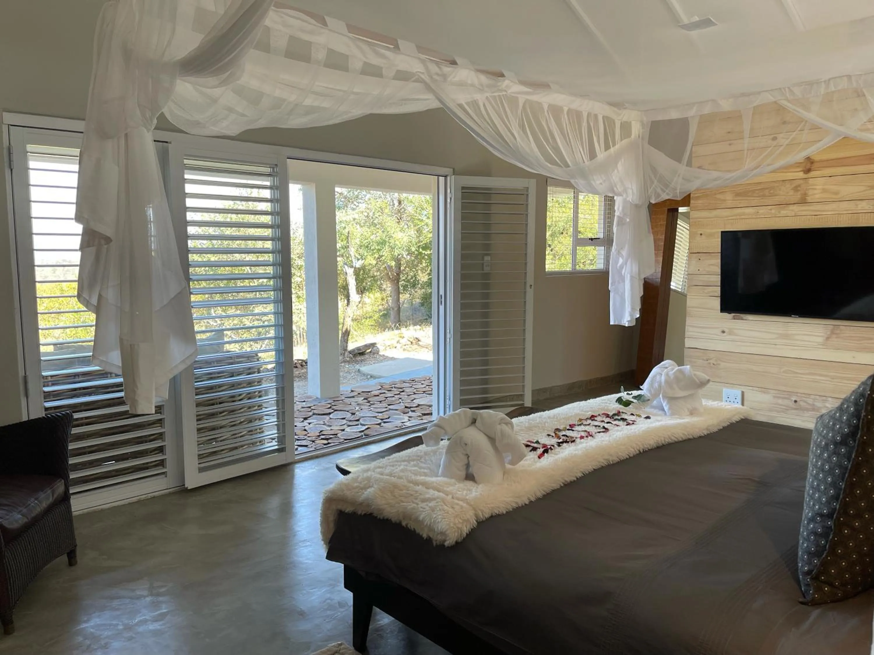 Property building, Bed in isiLimela Game Lodge