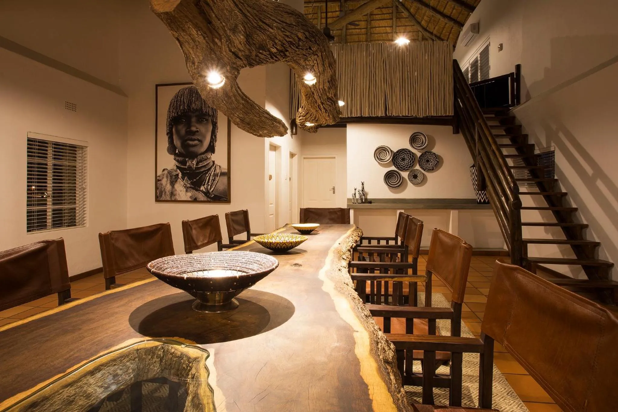 Communal lounge/ TV room in isiLimela Game Lodge