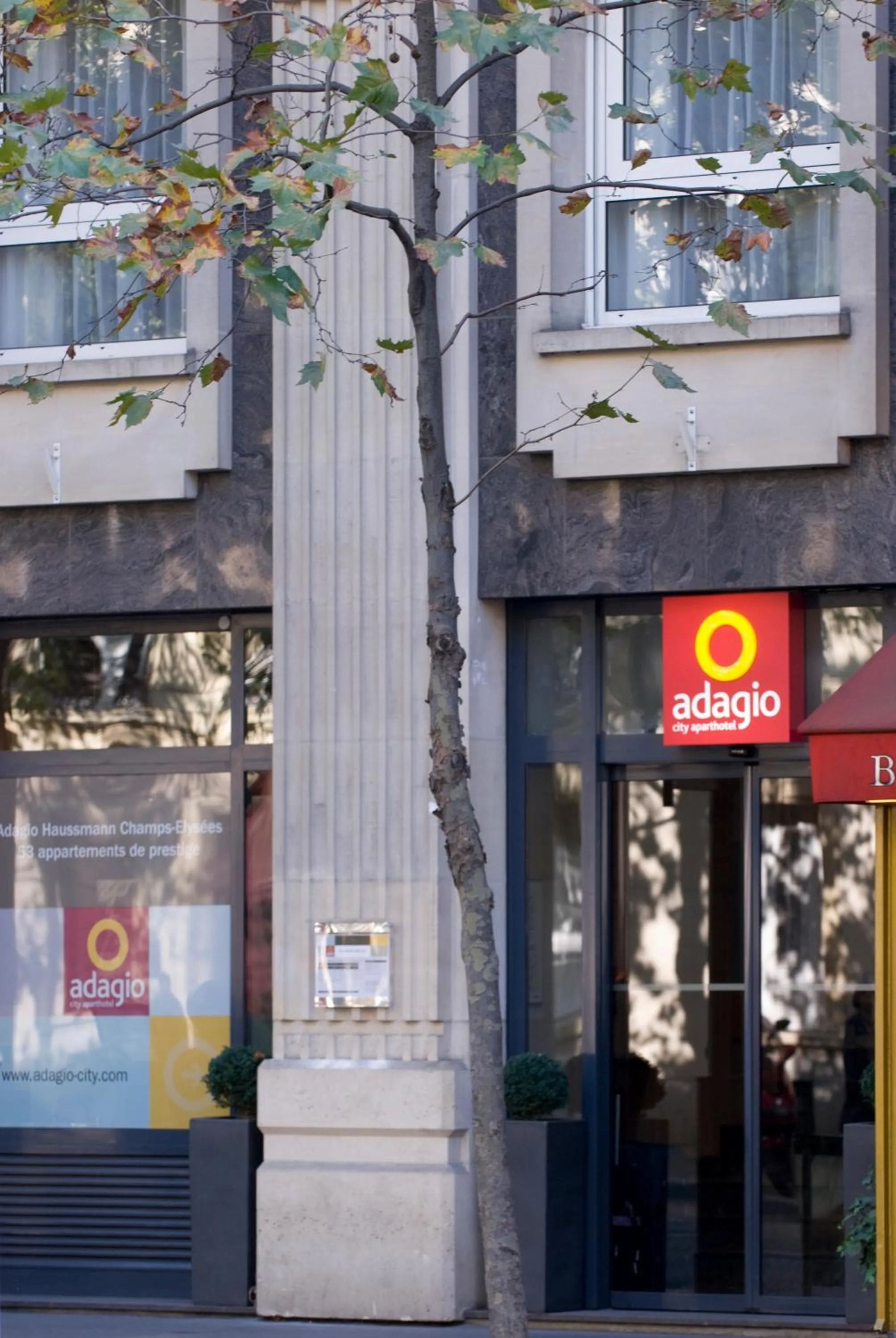 Facade/entrance in Aparthotel Adagio Paris Haussmann Champs Elysées