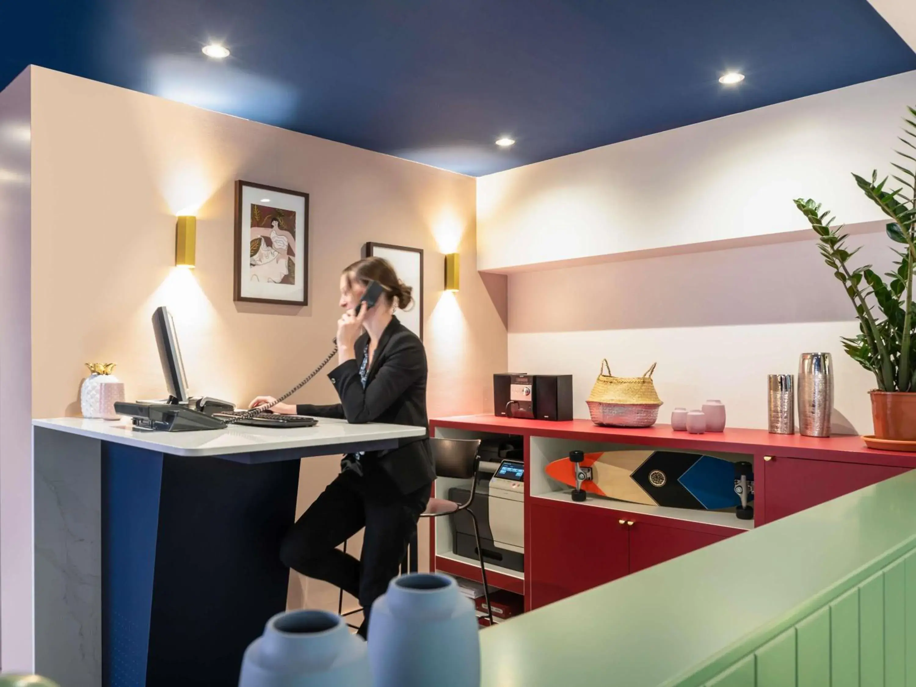 Property building in Aparthotel Adagio Paris Haussmann Champs Elysées Property building in Aparthotel Adagio Paris Haussmann Champs Elysées