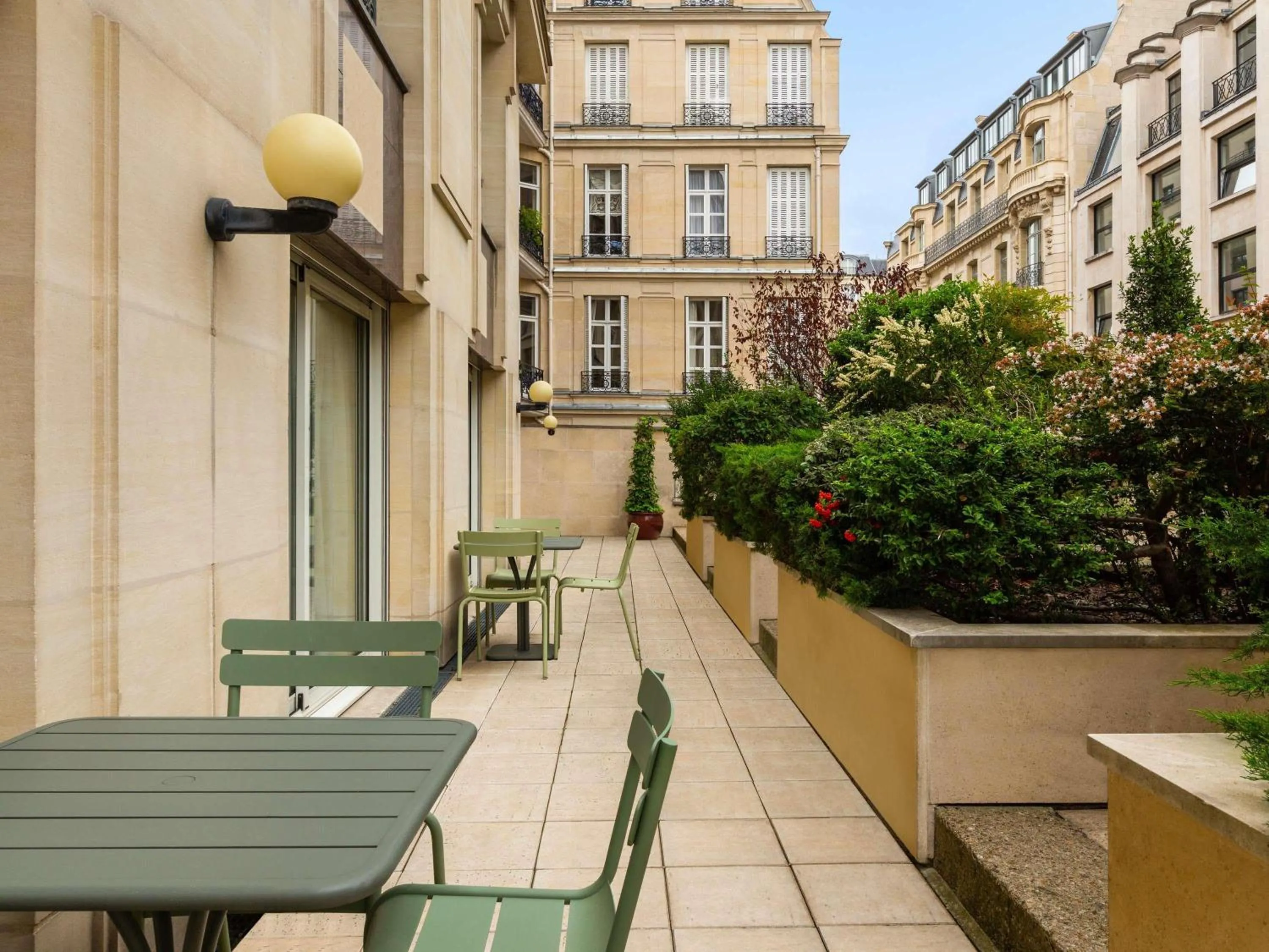 Property building in Aparthotel Adagio Paris Haussmann Champs Elysées