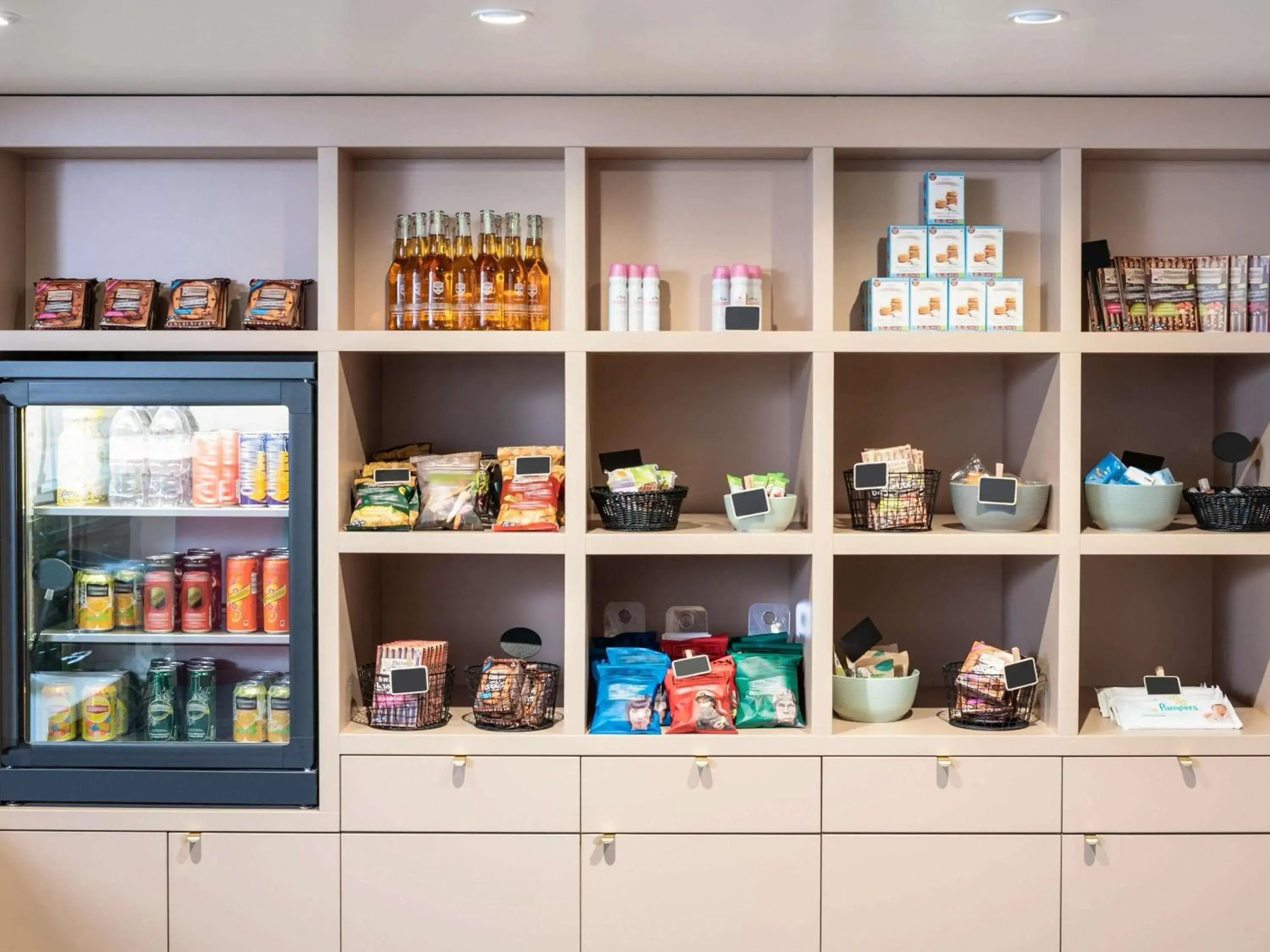 Property building in Aparthotel Adagio Paris Haussmann Champs Elysées Property building in Aparthotel Adagio Paris Haussmann Champs Elysées