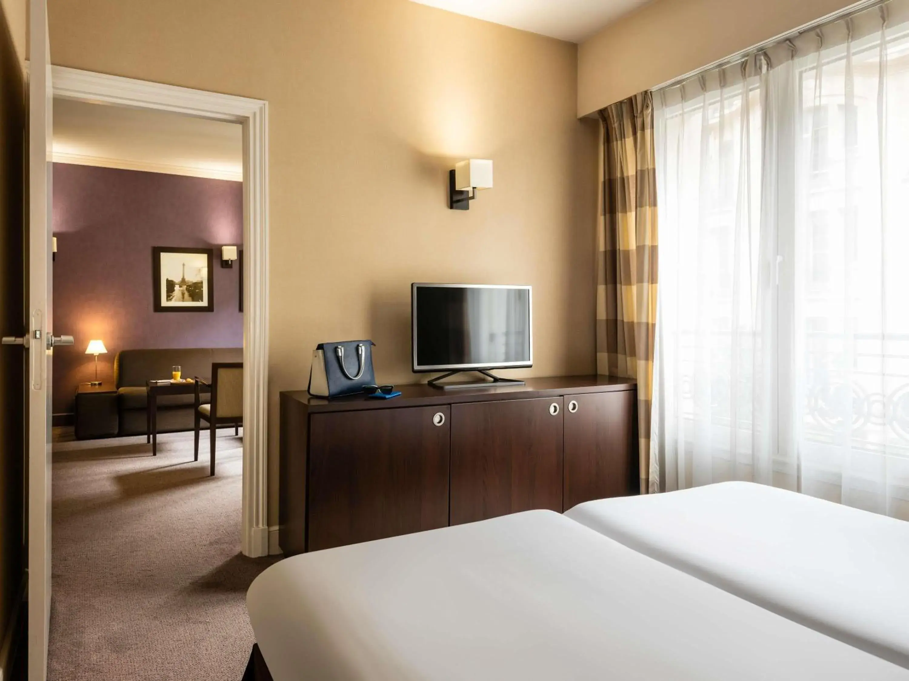 Bedroom, Bed in Aparthotel Adagio Paris Haussmann Champs Elysées Bedroom, Bed in Aparthotel Adagio Paris Haussmann Champs Elysées