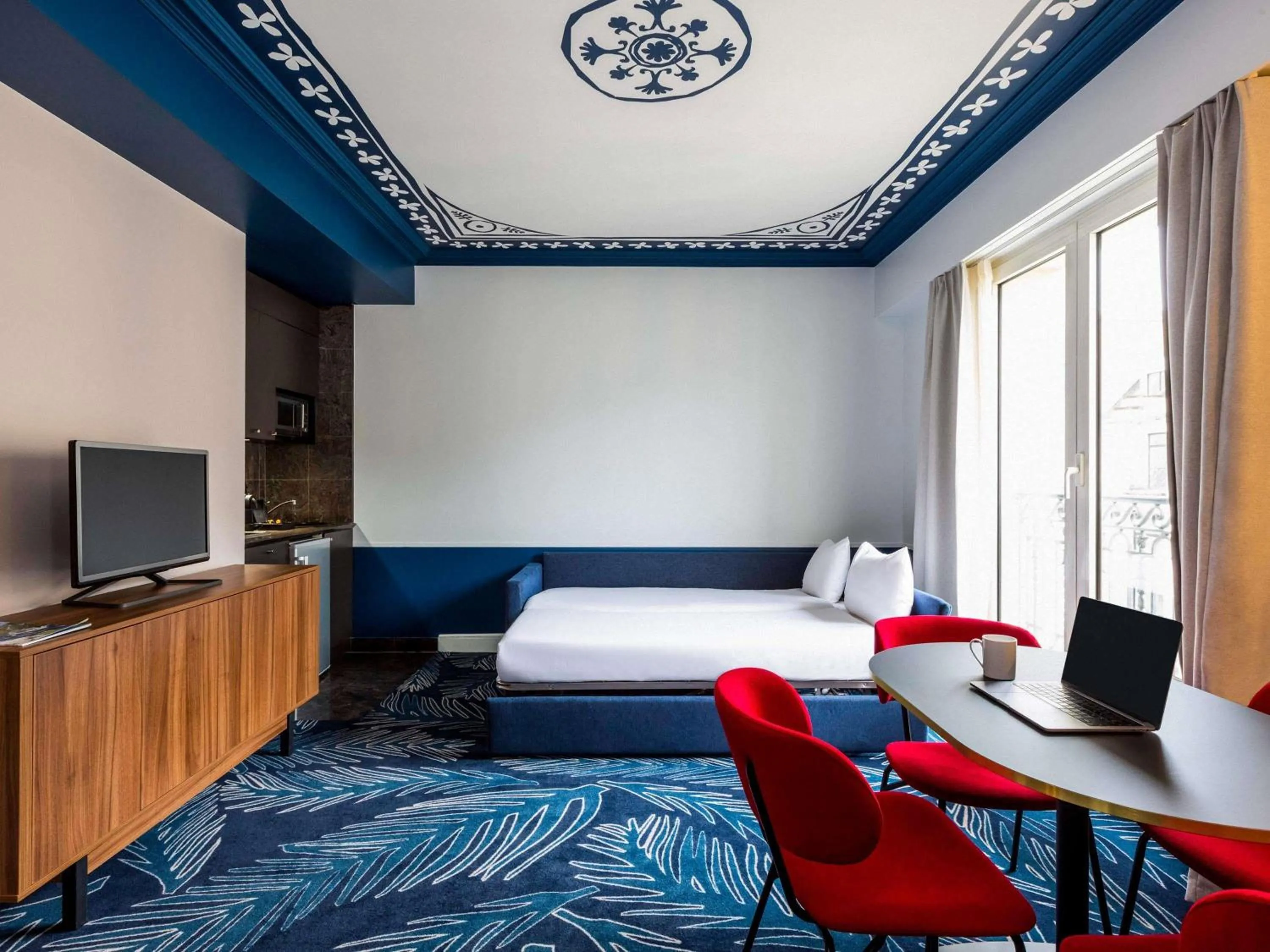 Bedroom, Bed in Aparthotel Adagio Paris Haussmann Champs Elysées