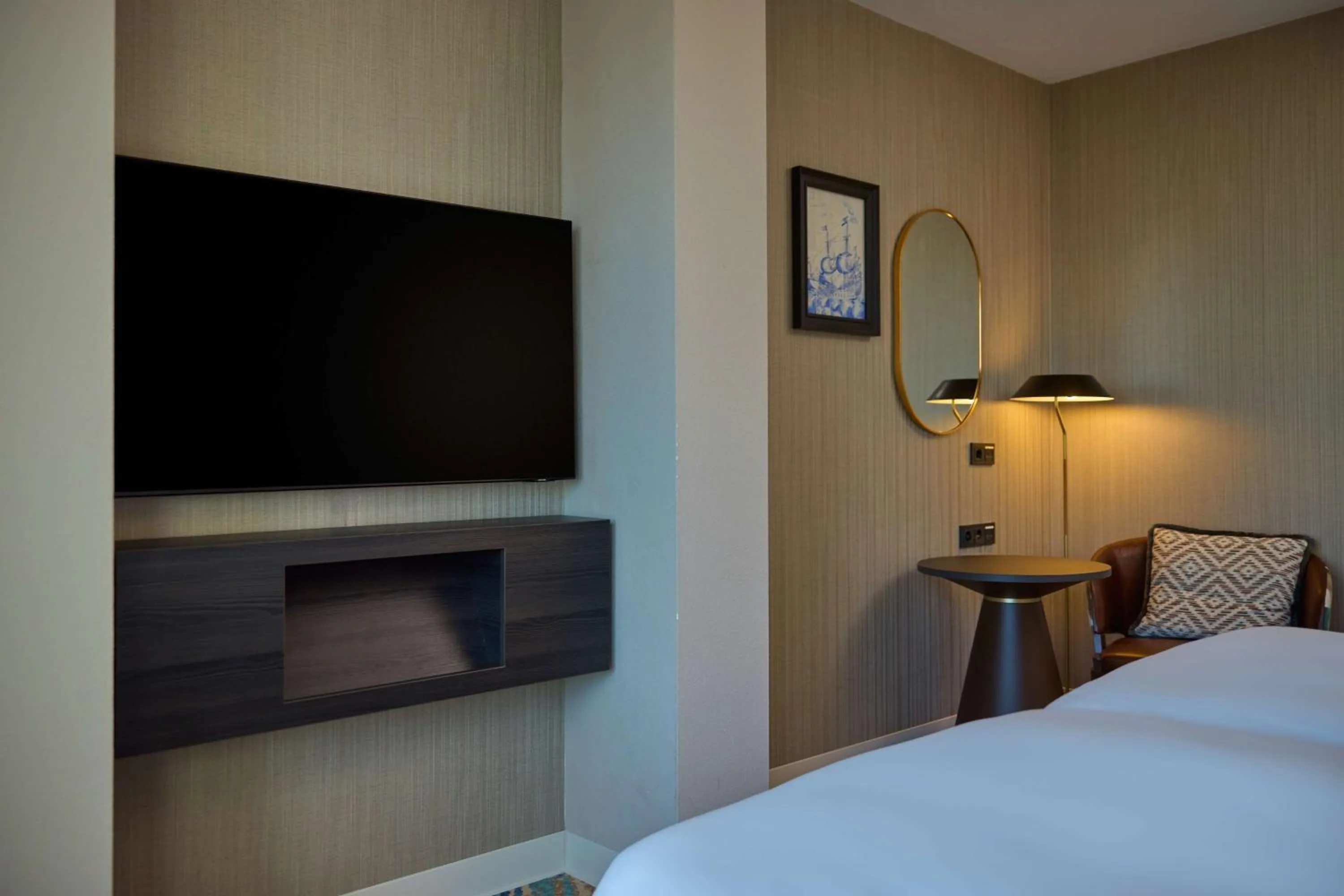 Bedroom, Bed in Haven Hotel Rotterdam, Curio Collection by Hilton