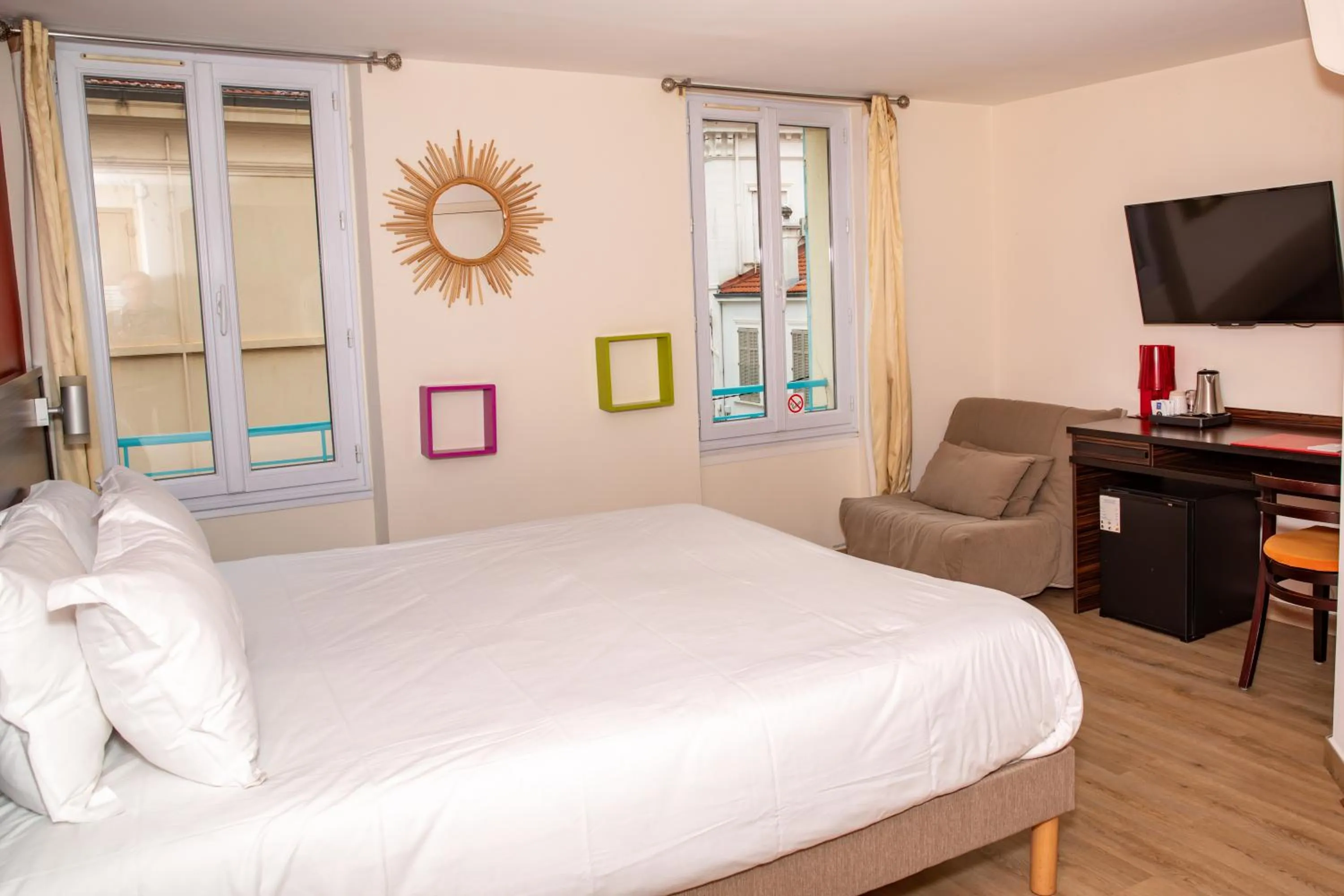 Photo of the whole room, Bed in Hotel Le Mistral