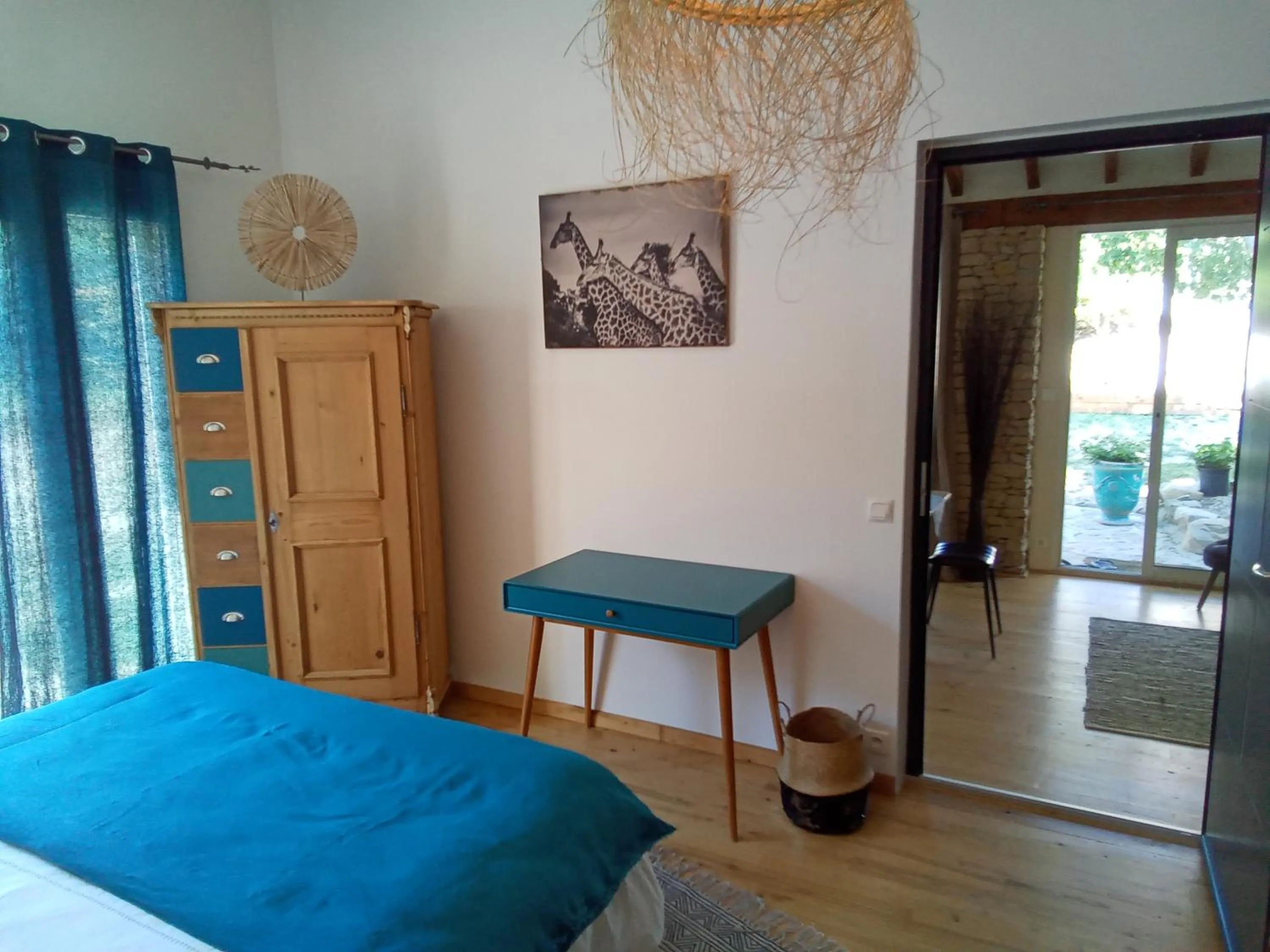 Property building, Bed in La Chambre Haute et son jardin dans les hauteurs de Nîmes