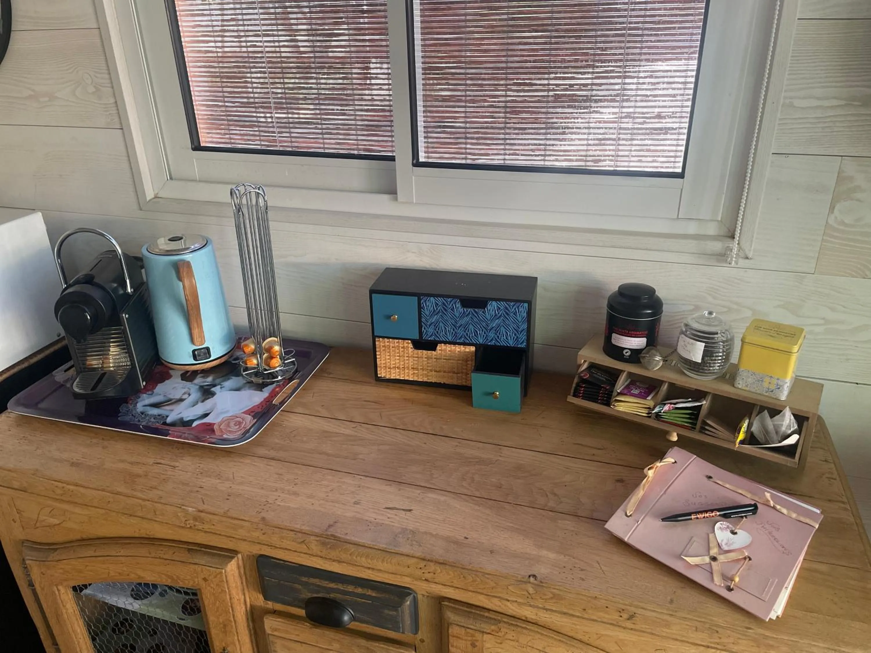 Coffee/tea facilities in La Chambre Haute et son jardin dans les hauteurs de Nîmes