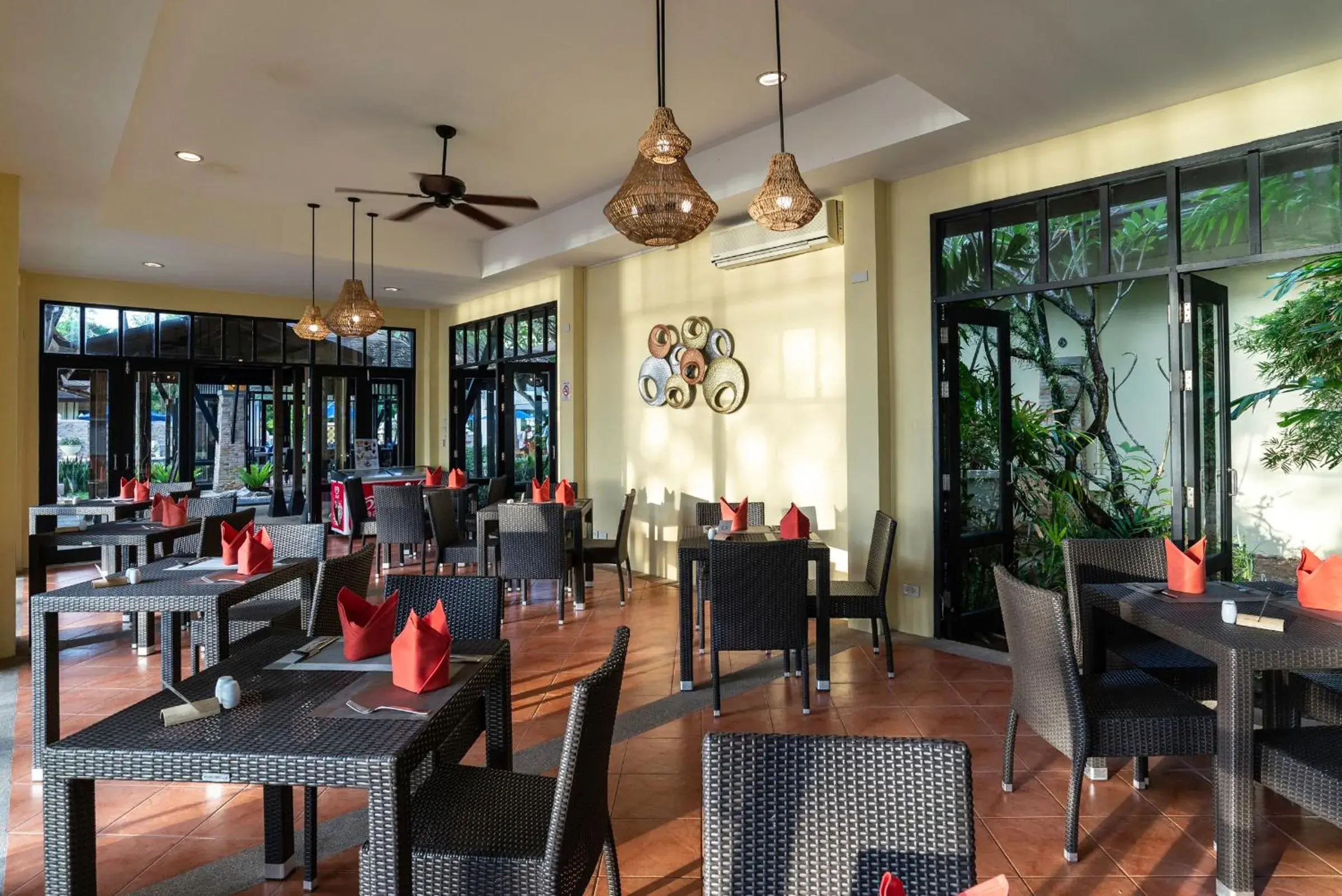 Restaurant/places to eat in Seaview Resort Khao Lak - SHA Plus Restaurant/places to eat in Seaview Resort Khao Lak - SHA Plus