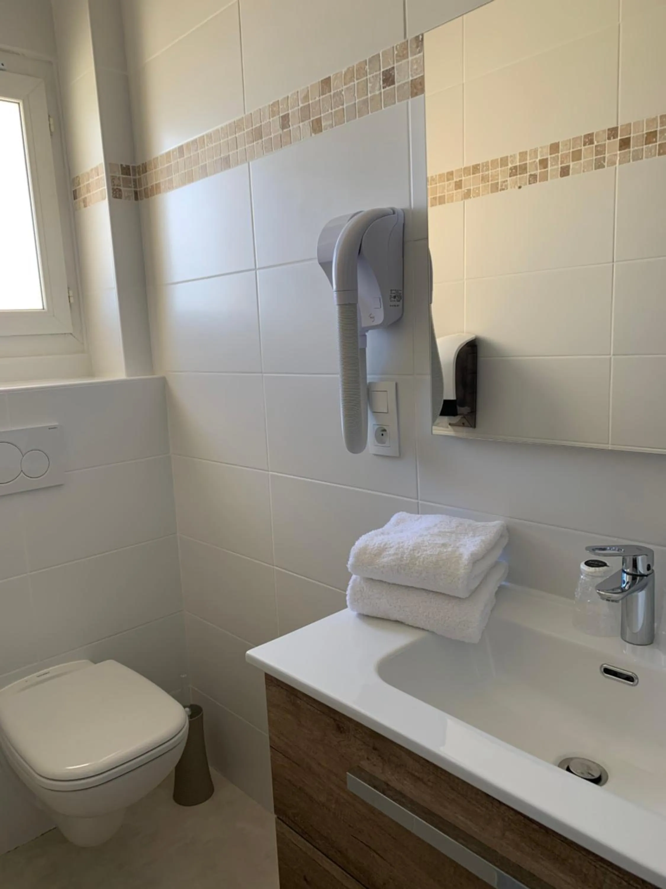 Toilet in Hôtel Beau Rivage