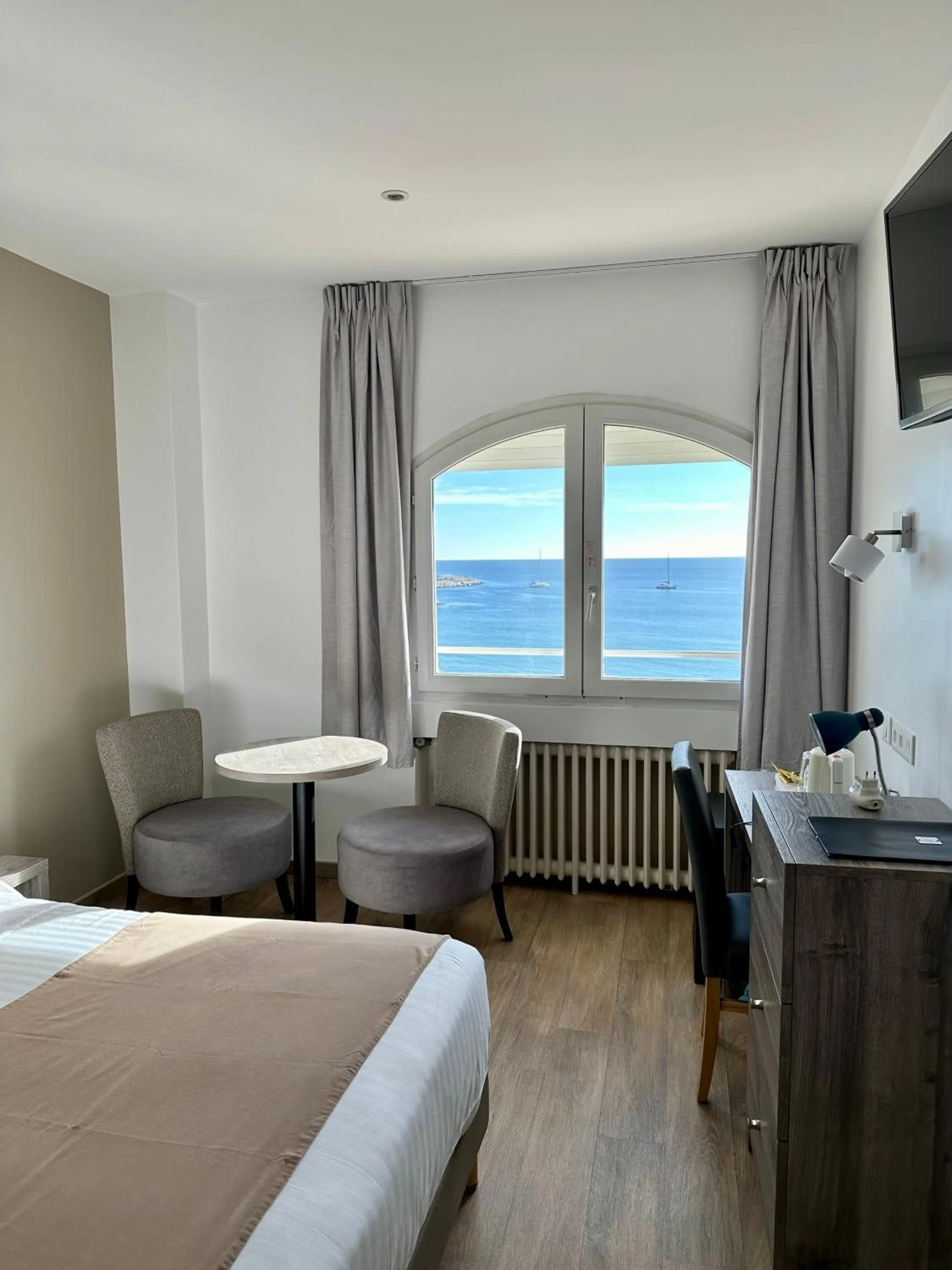 Property building in Hôtel Beau Rivage