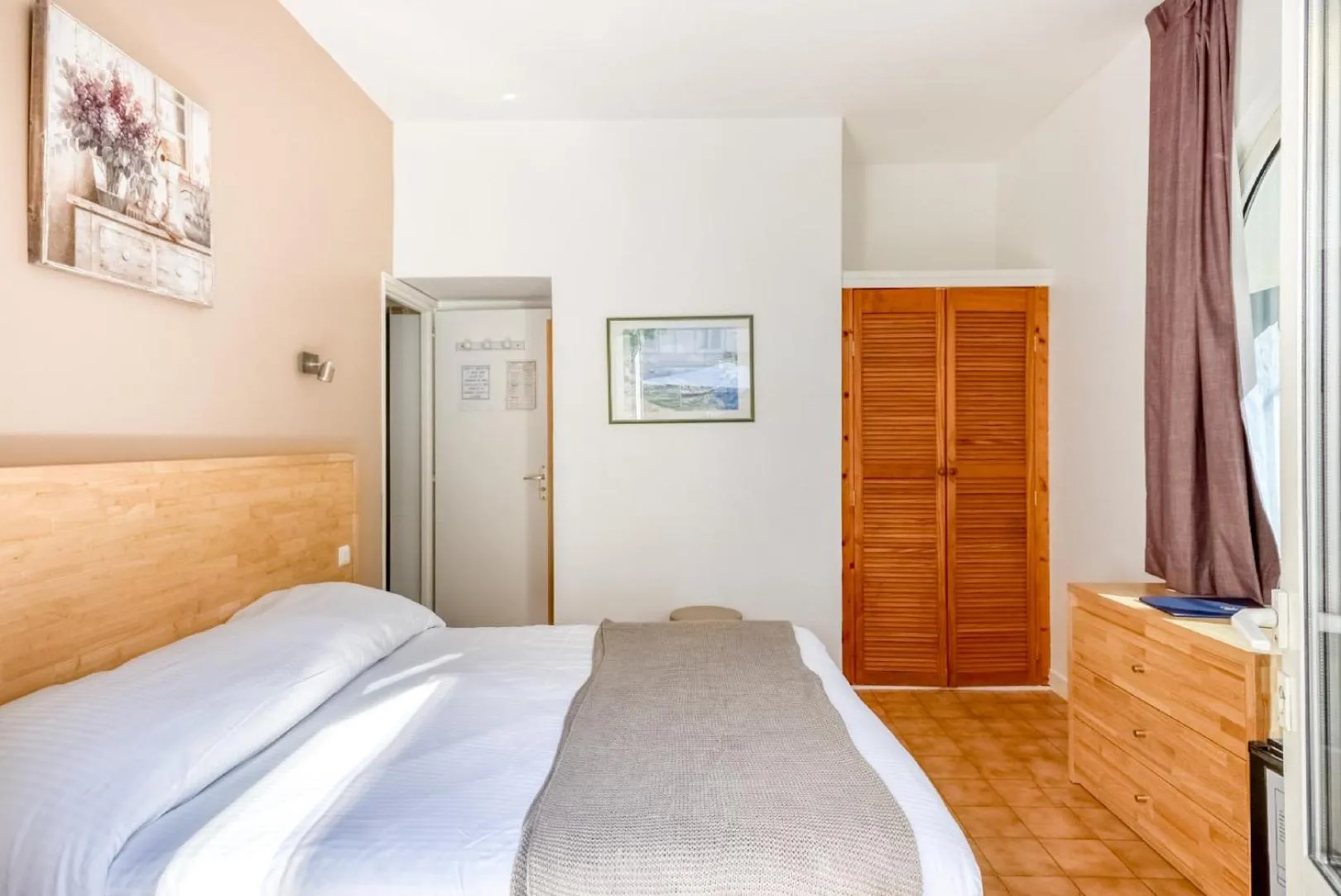 Photo of the whole room in Hôtel Beau Rivage