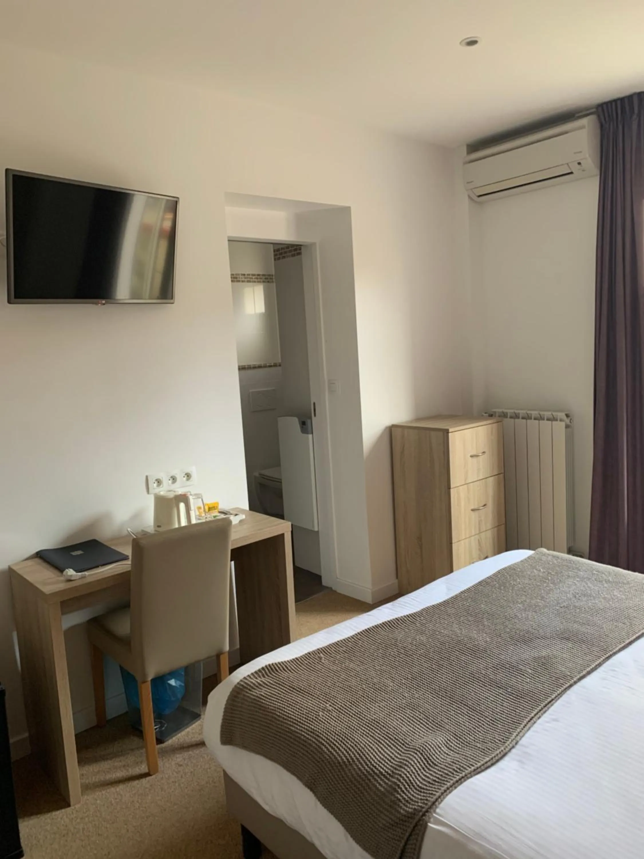 TV and multimedia in Hôtel Beau Rivage