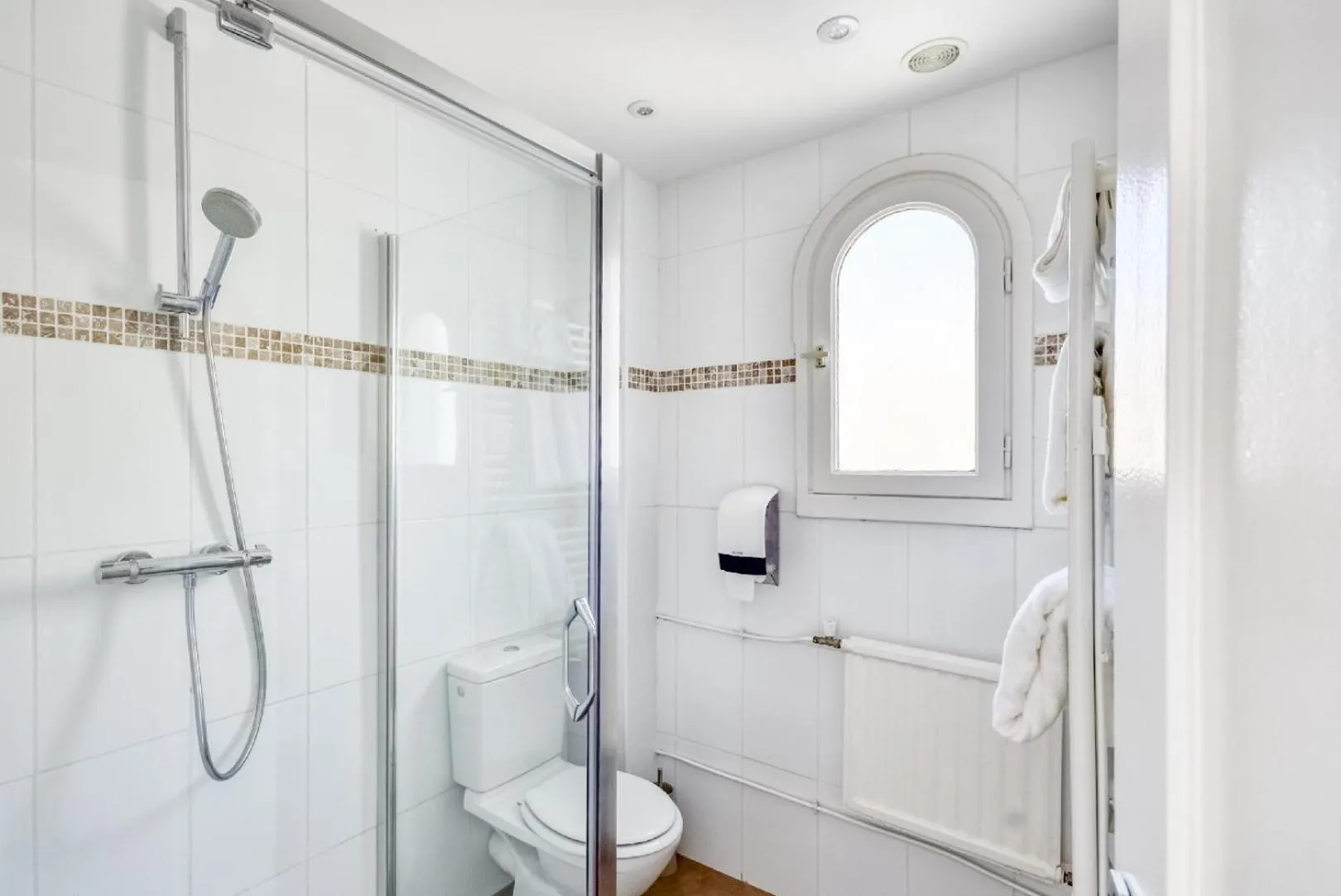 Shower in Hôtel Beau Rivage