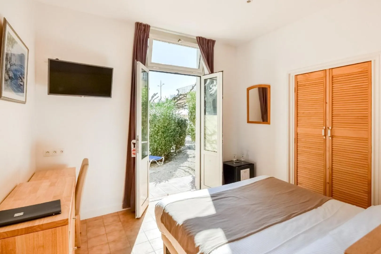 Garden view in Hôtel Beau Rivage