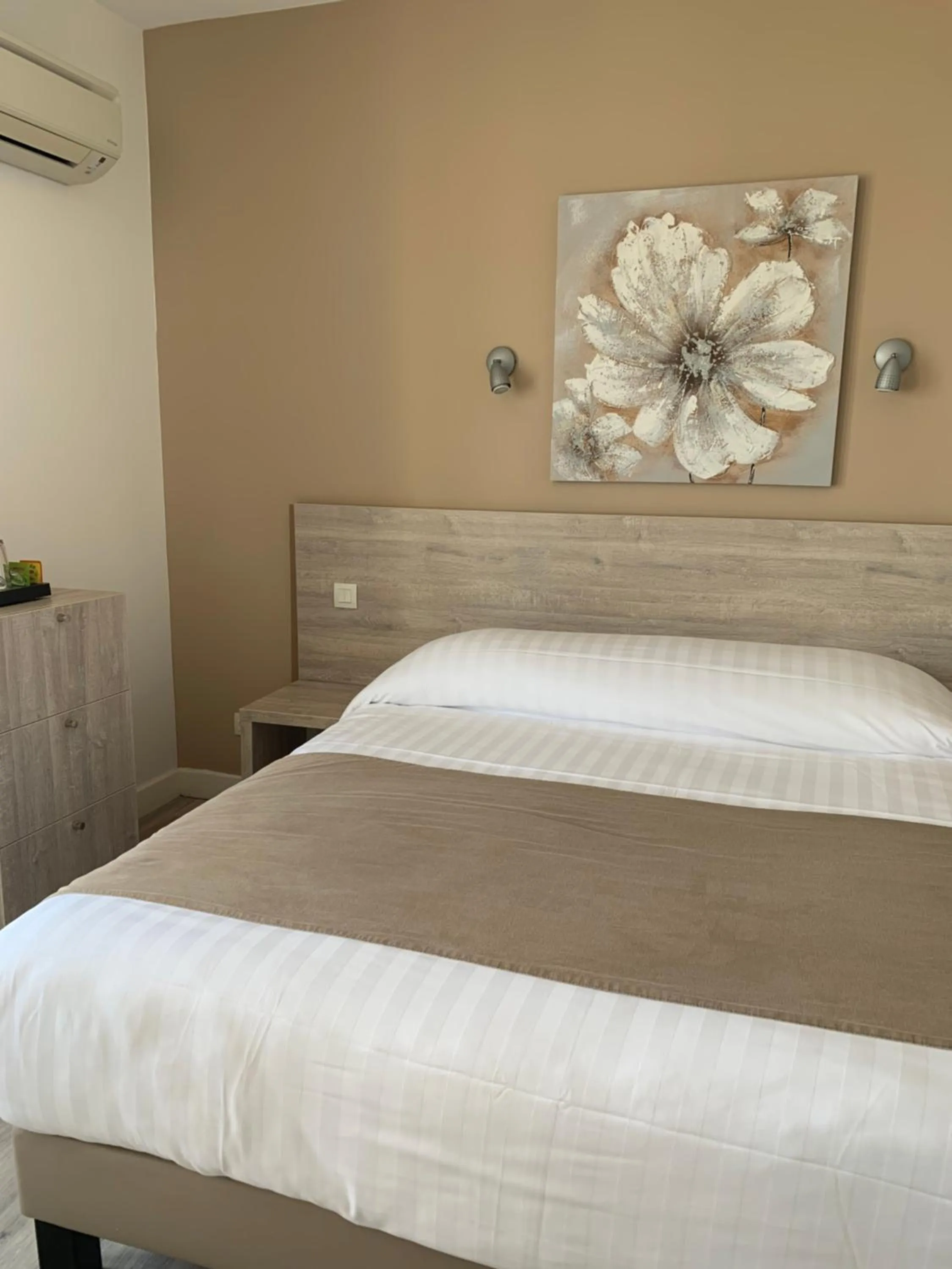 Photo of the whole room in Hôtel Beau Rivage