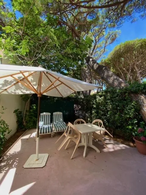 Patio in Hôtel Beau Rivage