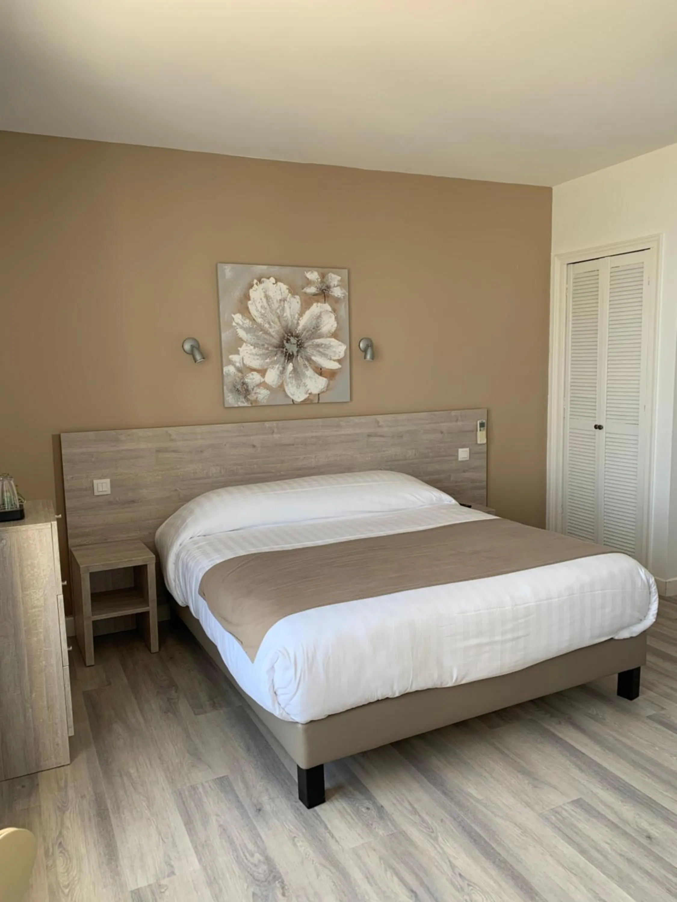 Photo of the whole room in Hôtel Beau Rivage