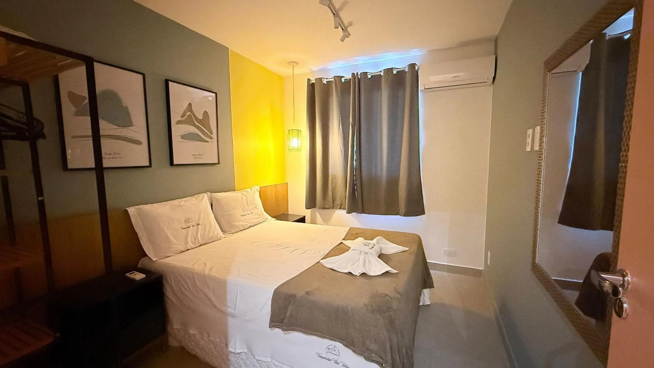 Photo of the whole room, Bed in Diamond Beach