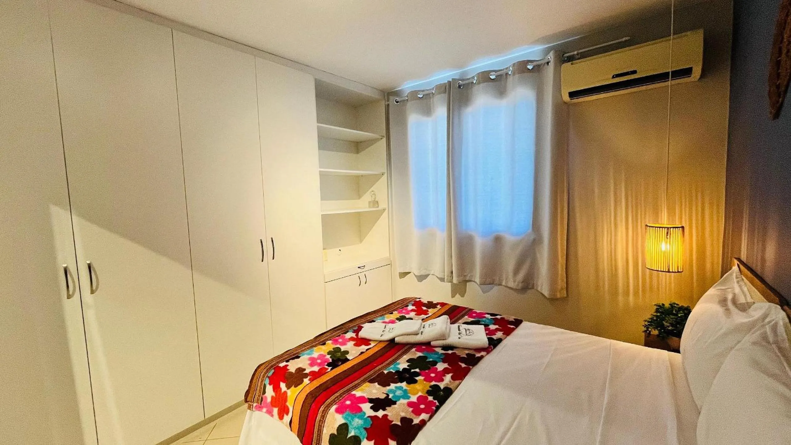 Photo of the whole room, Bed in Diamond Beach