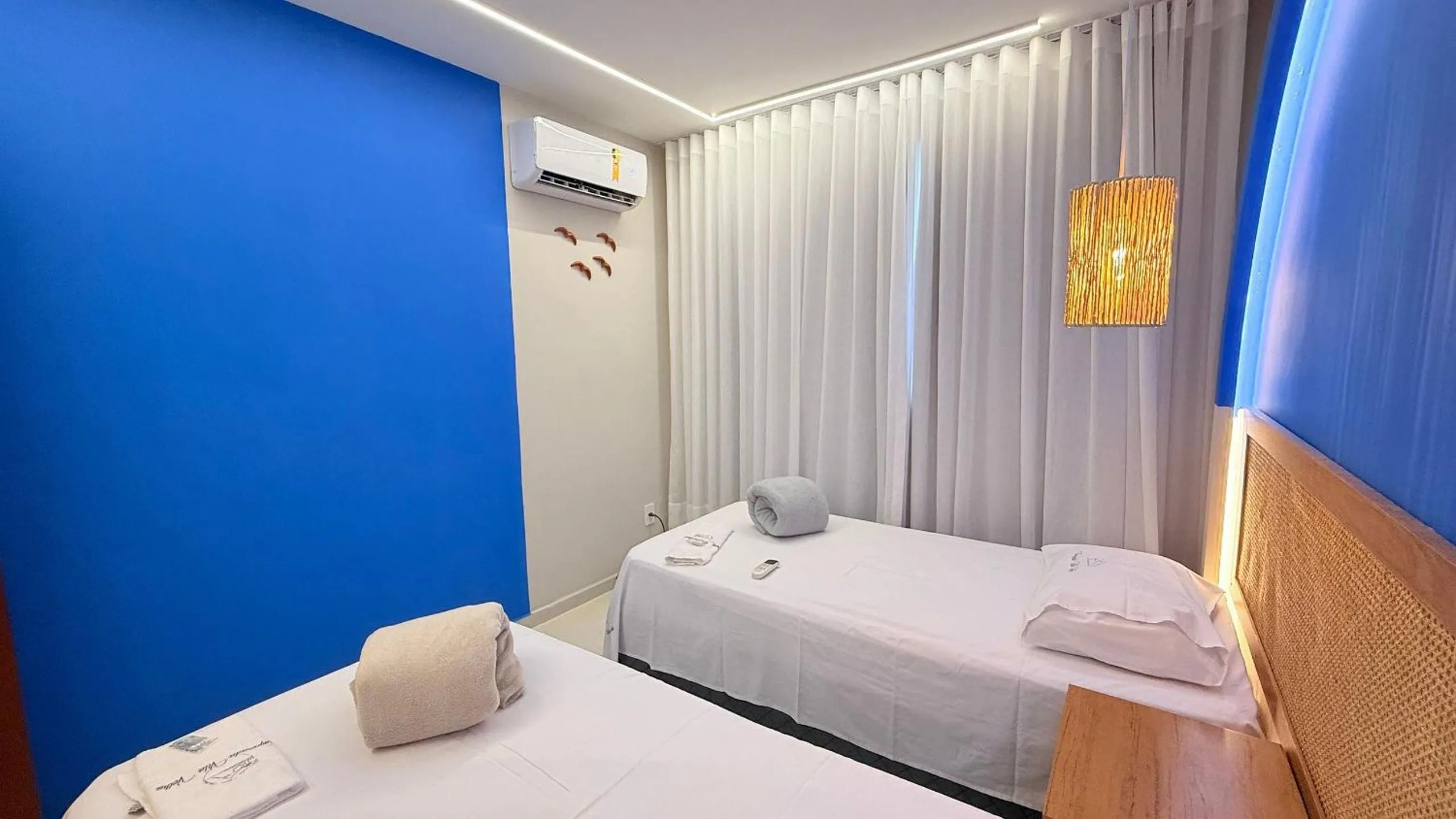 Photo of the whole room, Bed in Diamond Beach