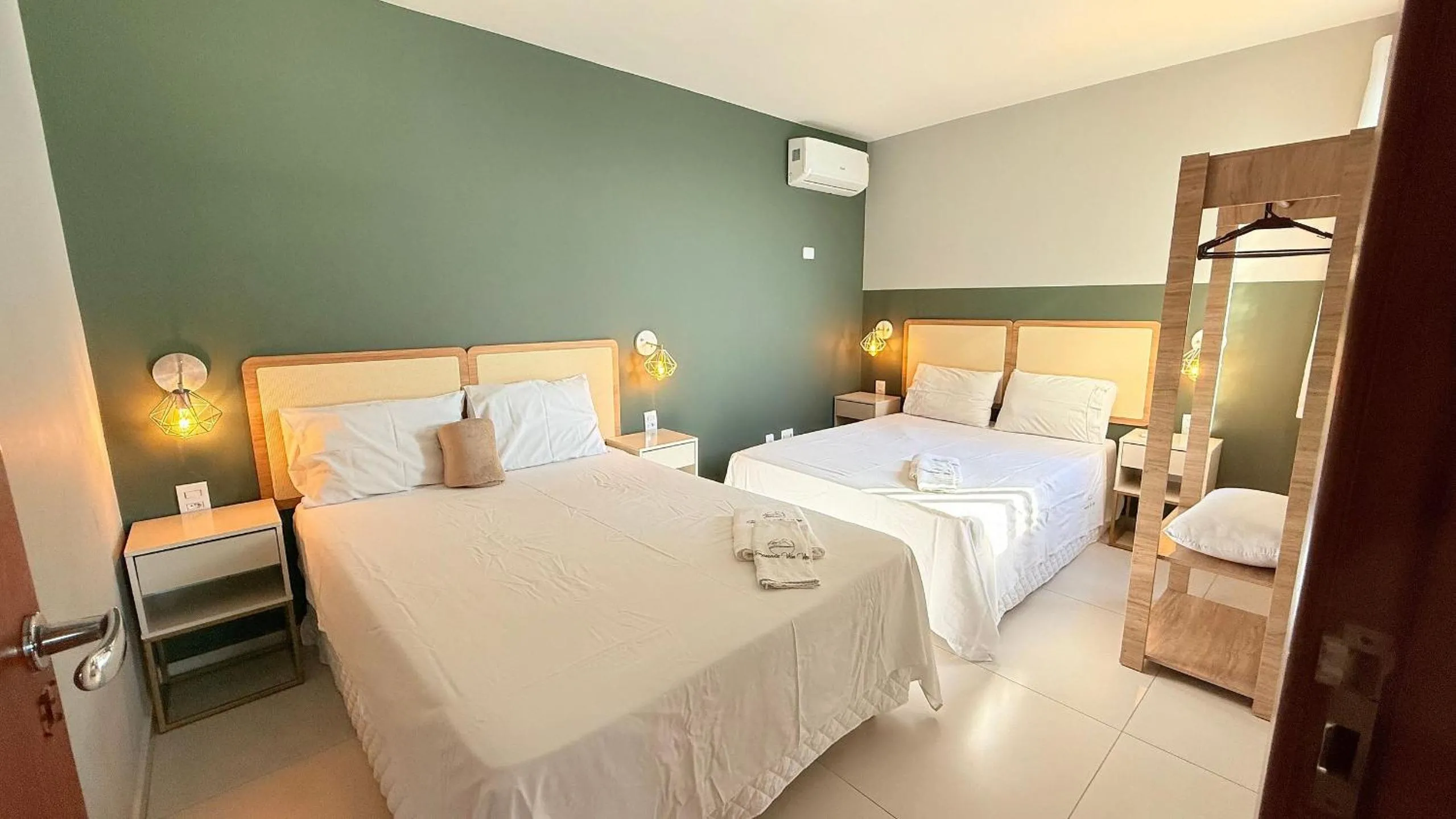 Photo of the whole room, Bed in Diamond Beach