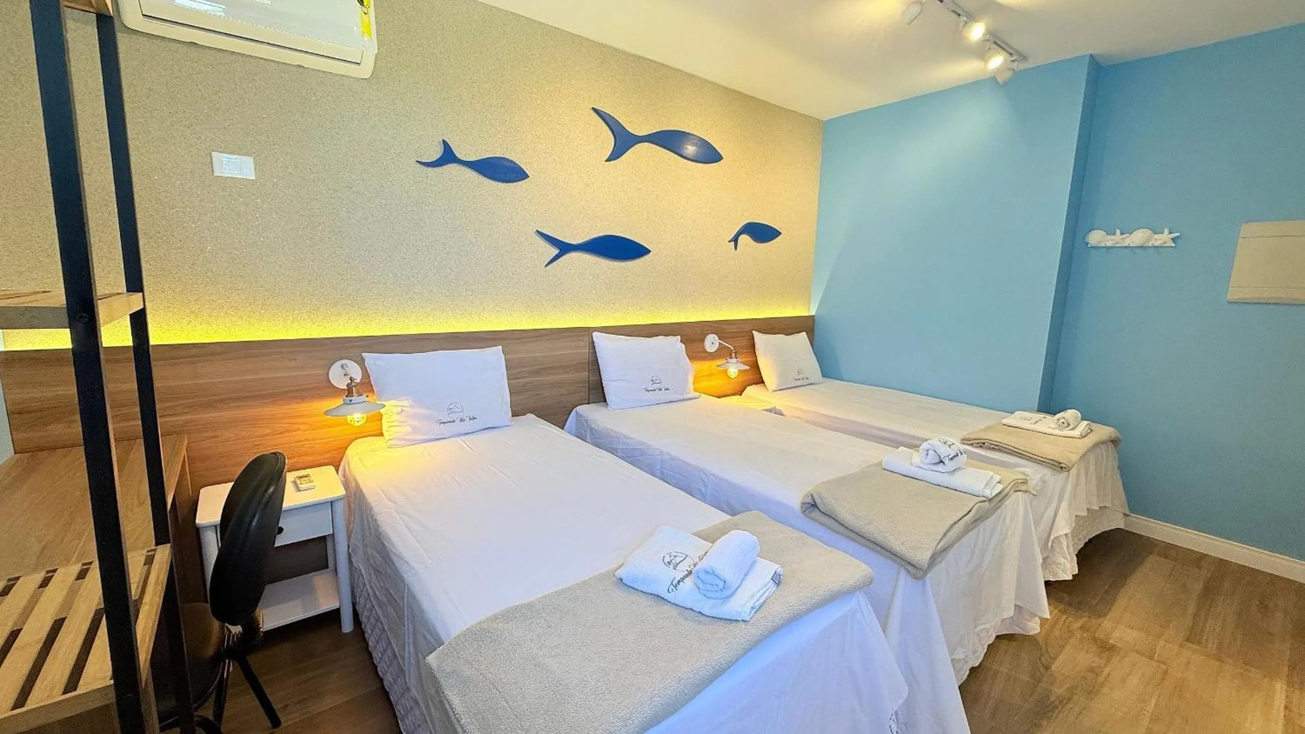 Photo of the whole room, Bed in Diamond Beach